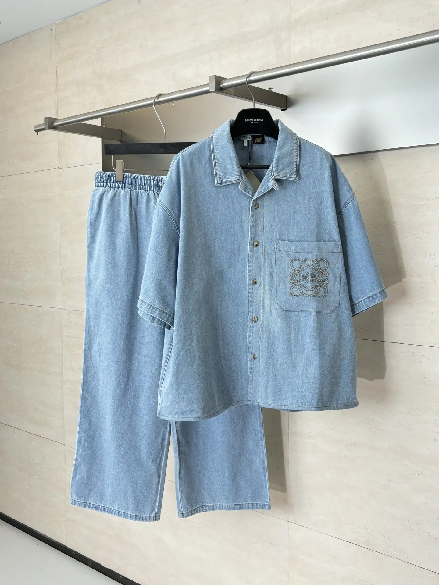 Anagram Embroidered Short-Sleeve Denim Shirt D26018637 — view 4