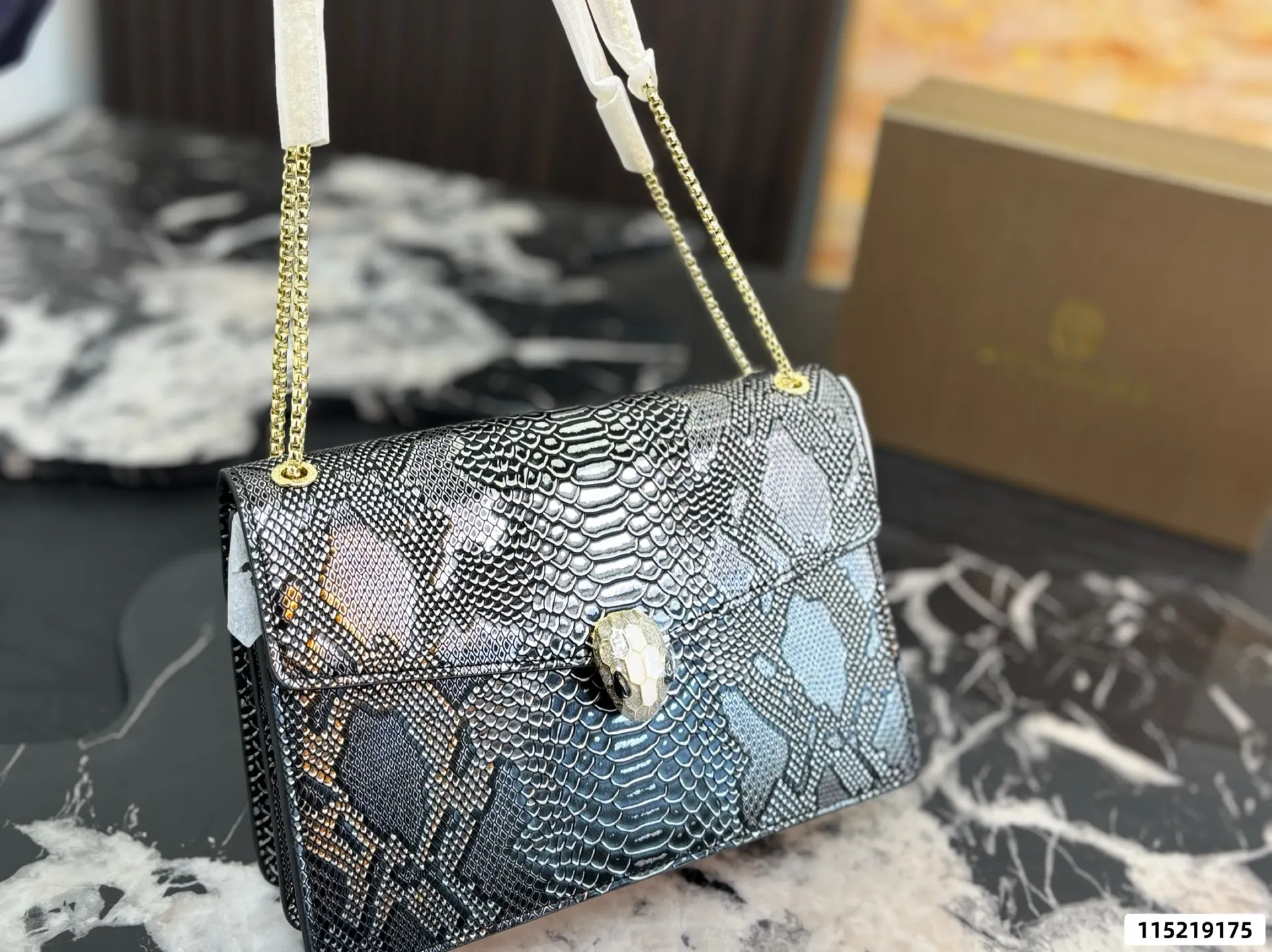 Serpenti Forever Chain Shoulder Bag D26018021 — view 3