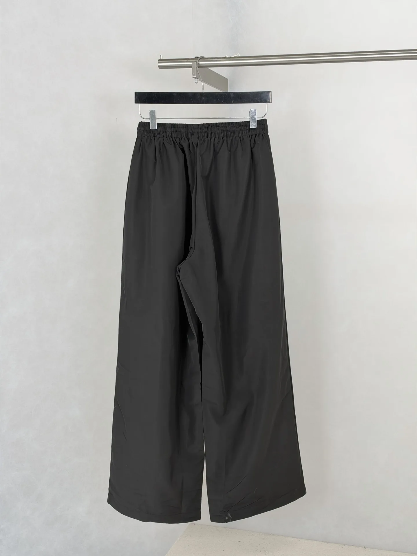 Graffiti Collage Wide-Leg Nylon Trousers D26520481 — view 2