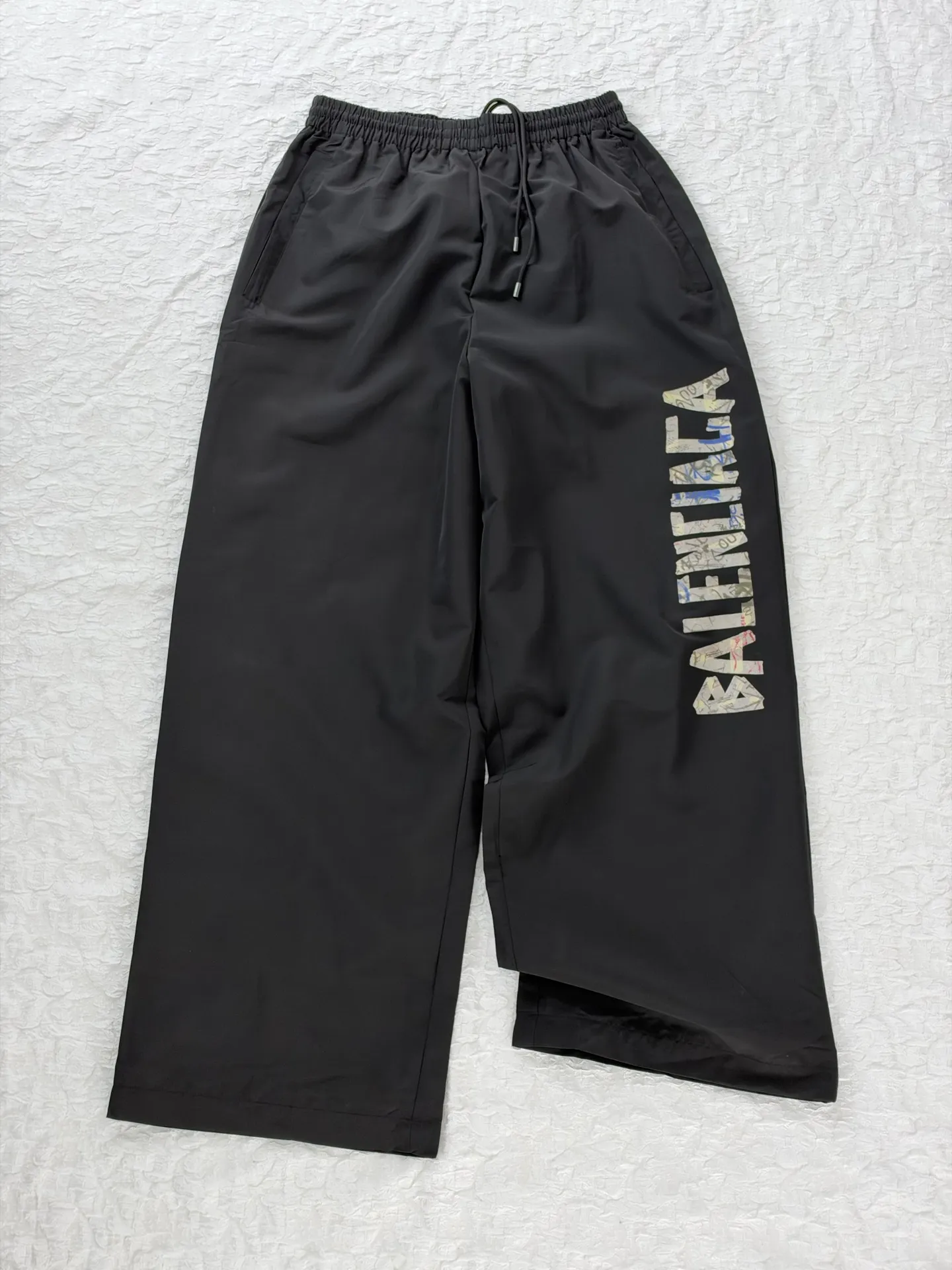 Graffiti Collage Wide-Leg Nylon Trousers D26520481 — view 3