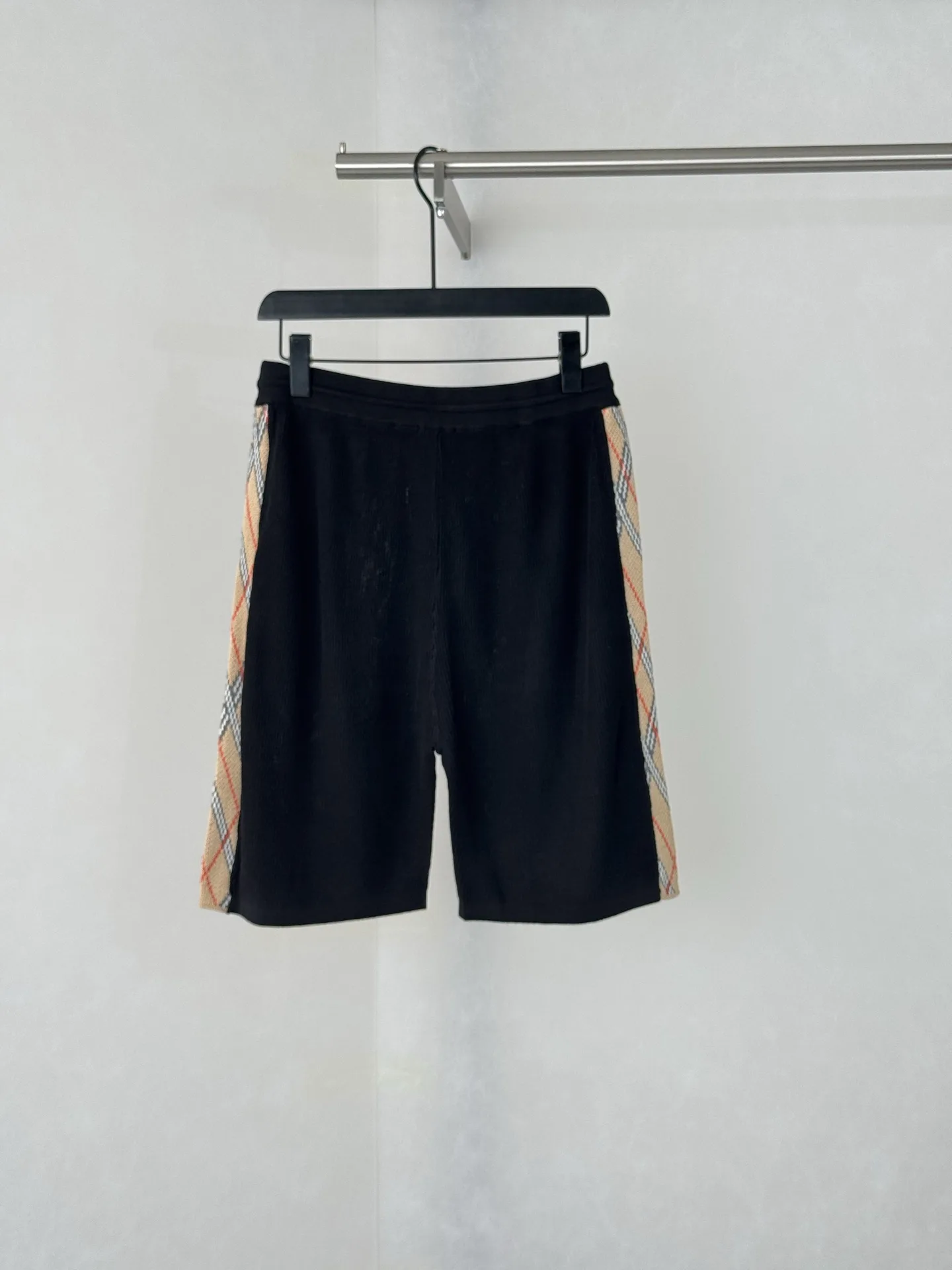 Check-Trim Waffle-Knit Shorts D26518766 — view 2