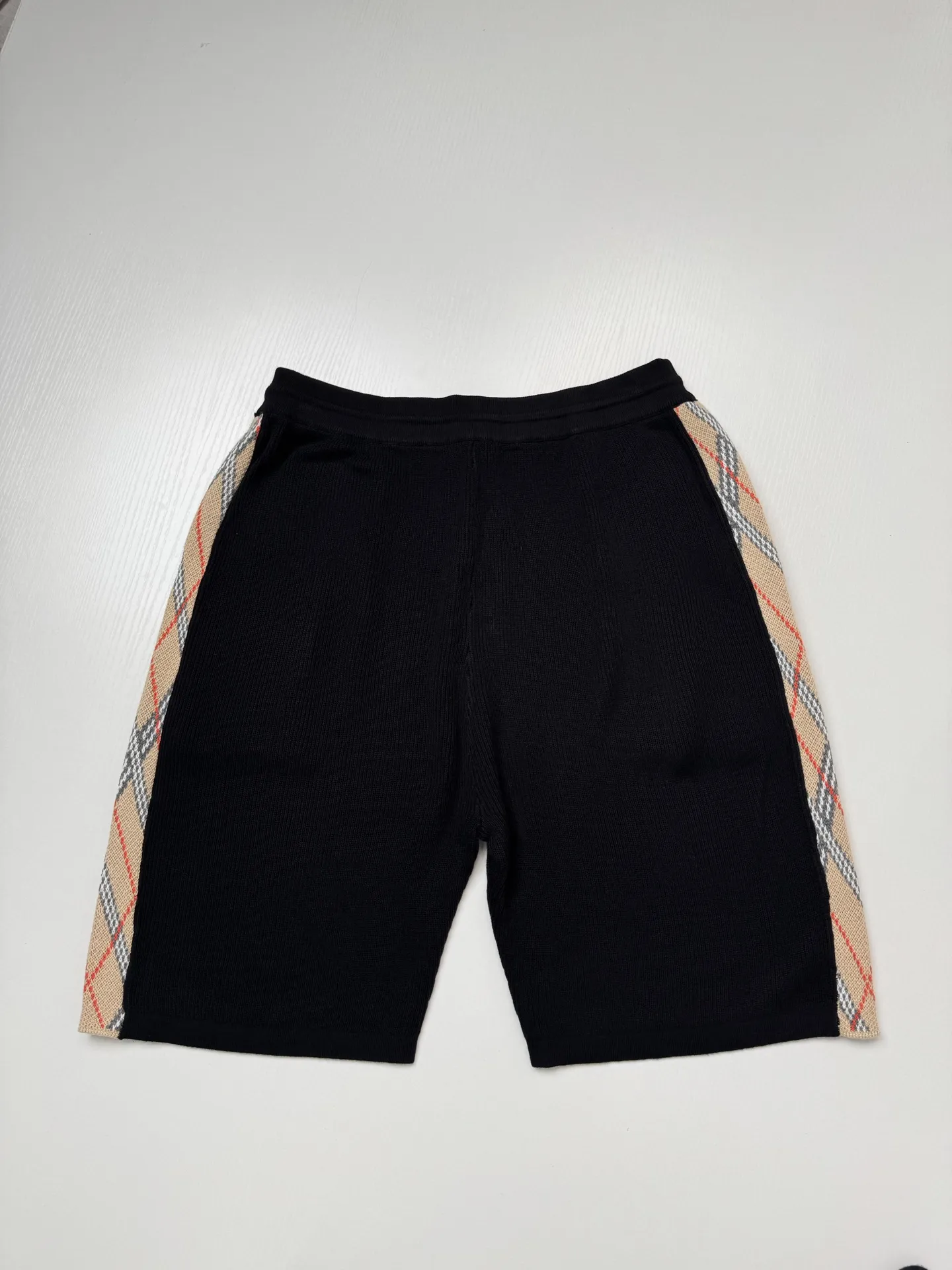 Check-Trim Waffle-Knit Shorts D26518766 — view 4