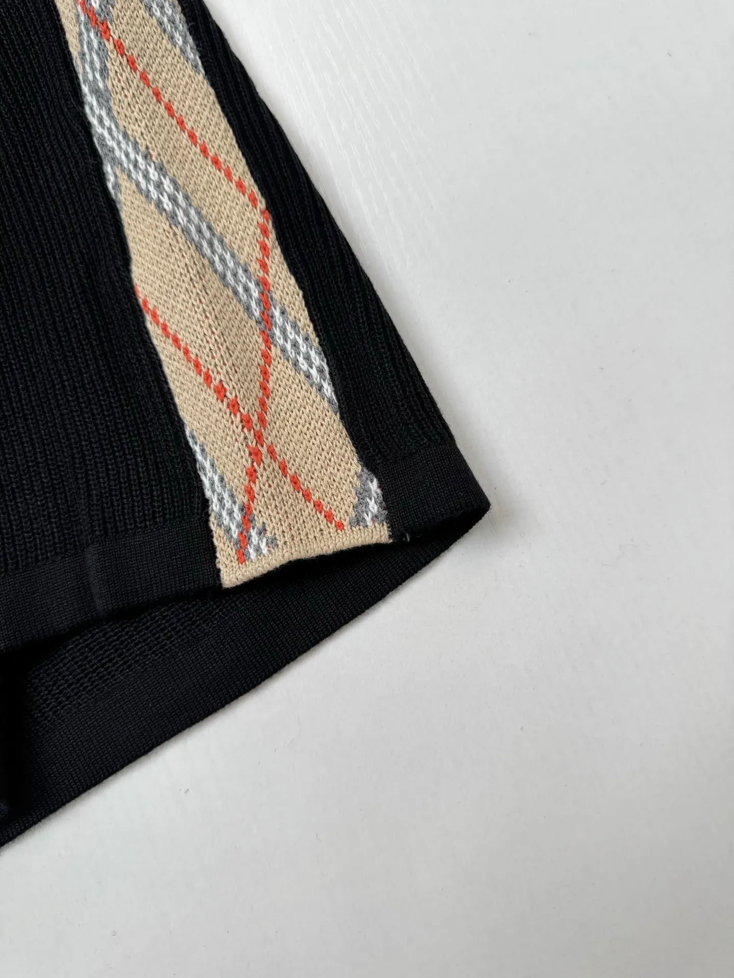 Check-Trim Waffle-Knit Shorts D26518766 — view 5