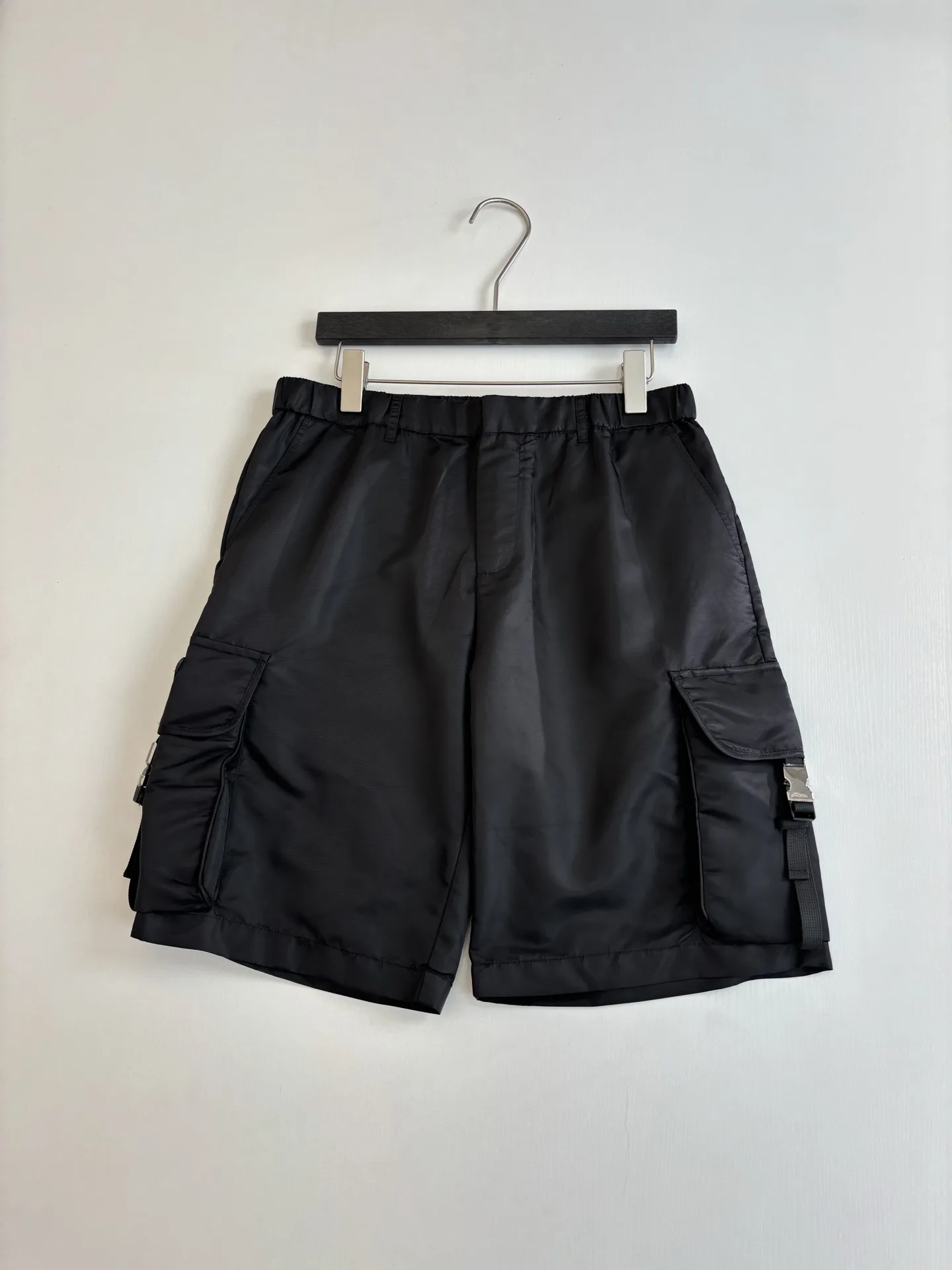 Re-Nylon Cargo Shorts D26518730 — view 3