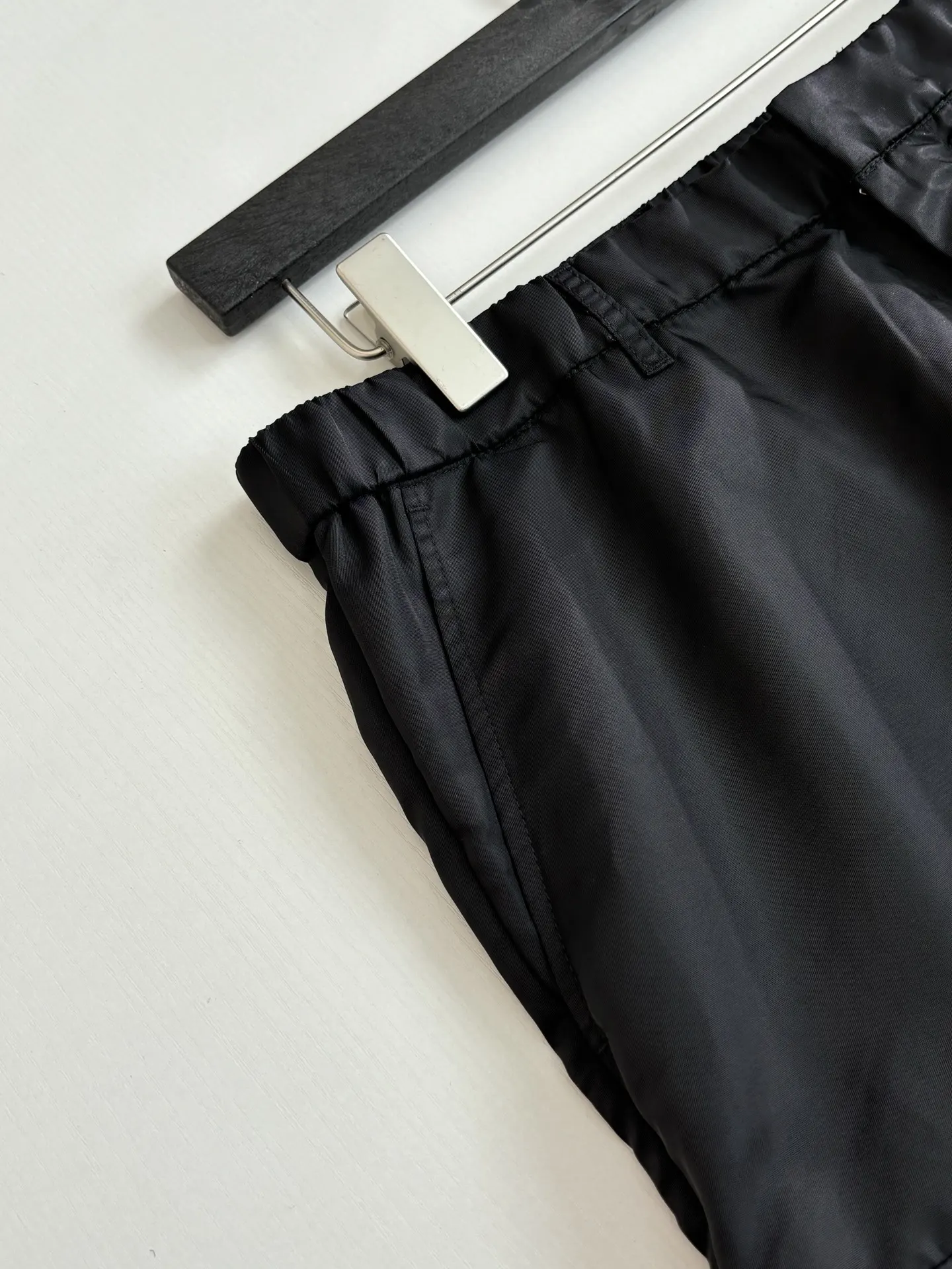 Re-Nylon Cargo Shorts D26518730 — view 4