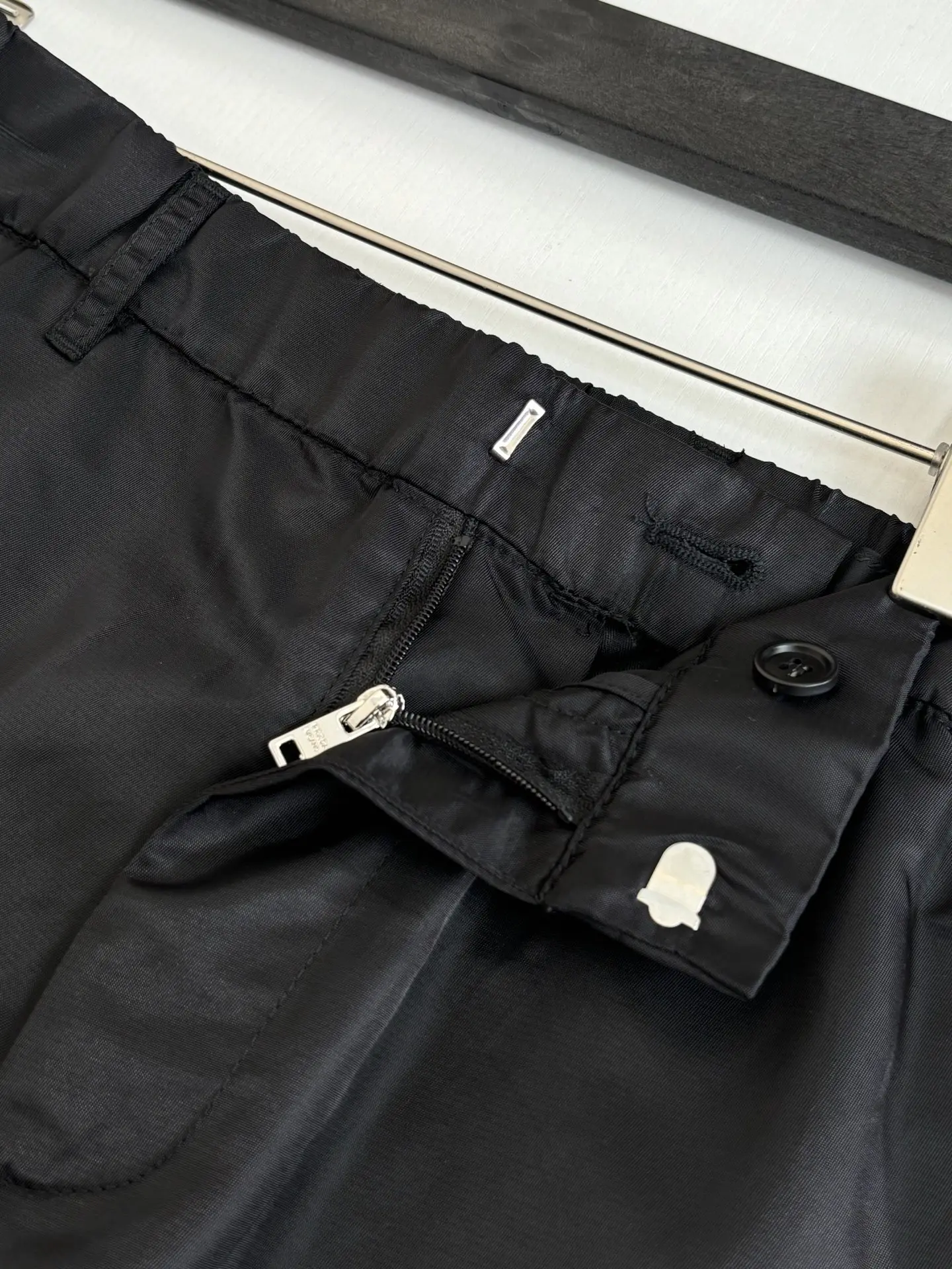 Re-Nylon Cargo Shorts D26518730 — view 5
