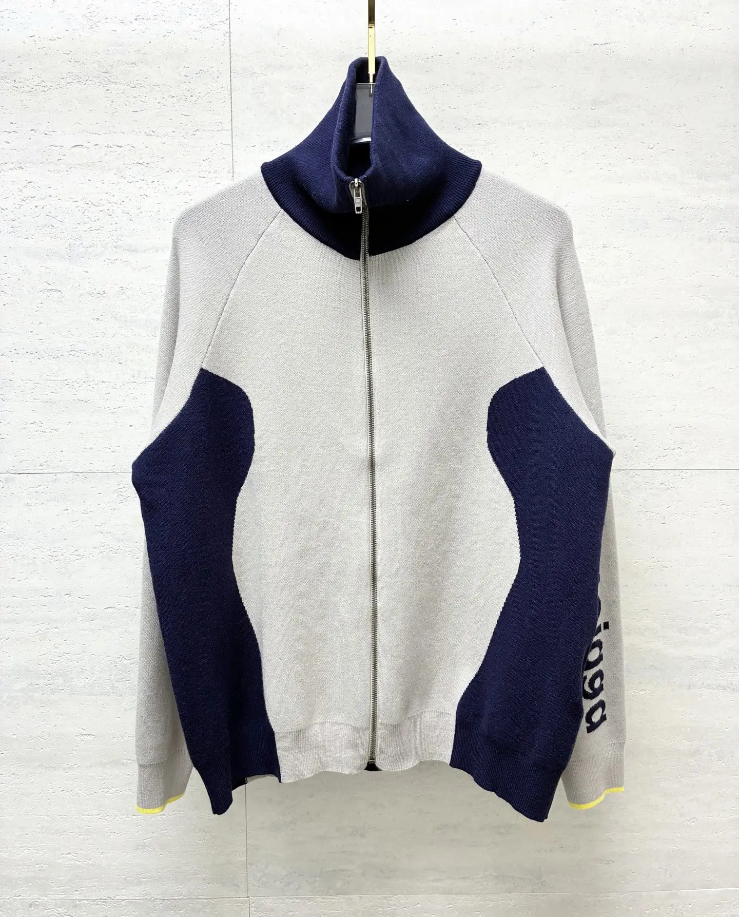 Color-Block Zip-Up Knit Cardigan D26819099 — view 2