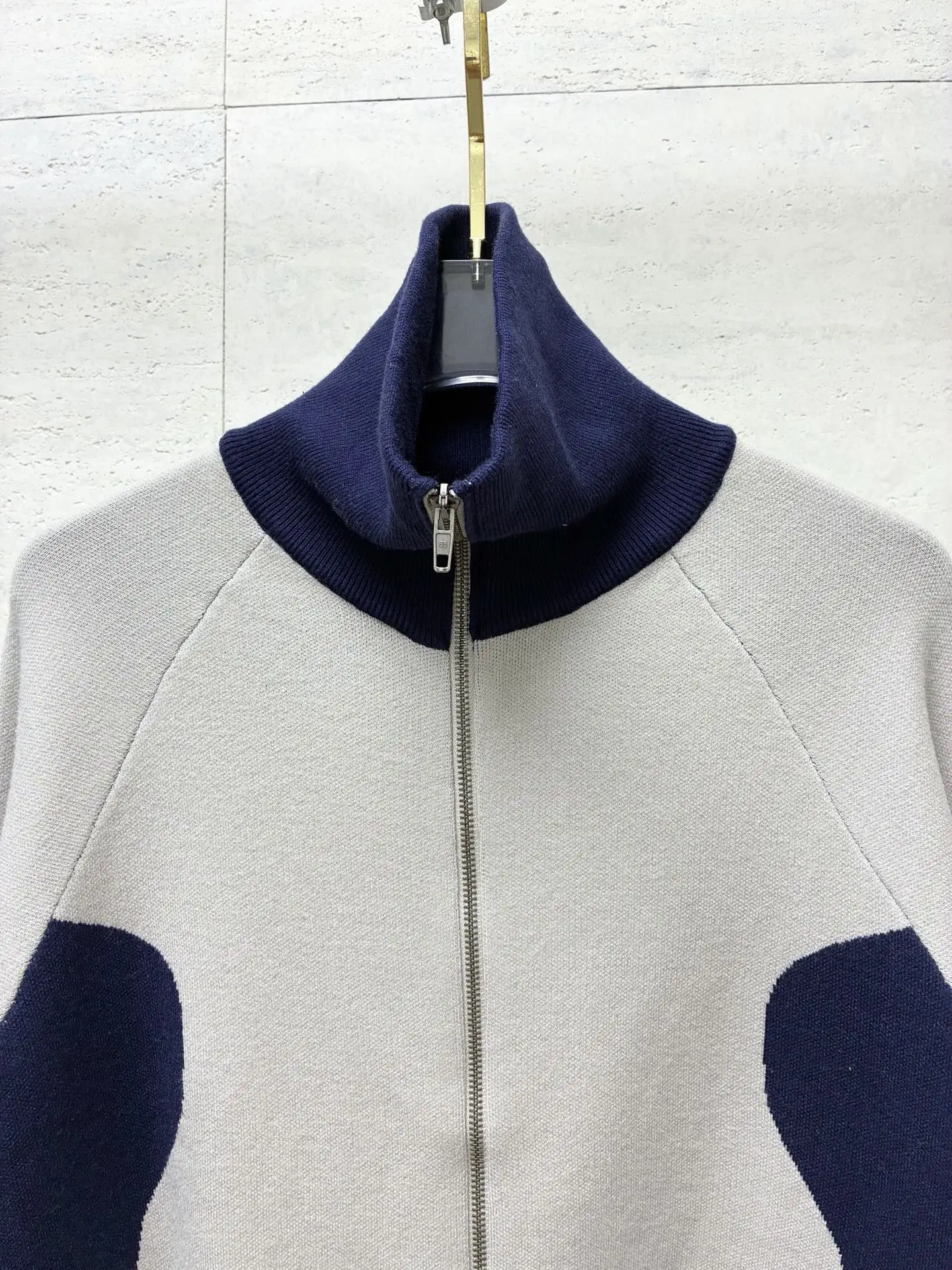 Color-Block Zip-Up Knit Cardigan D26819099 — view 5