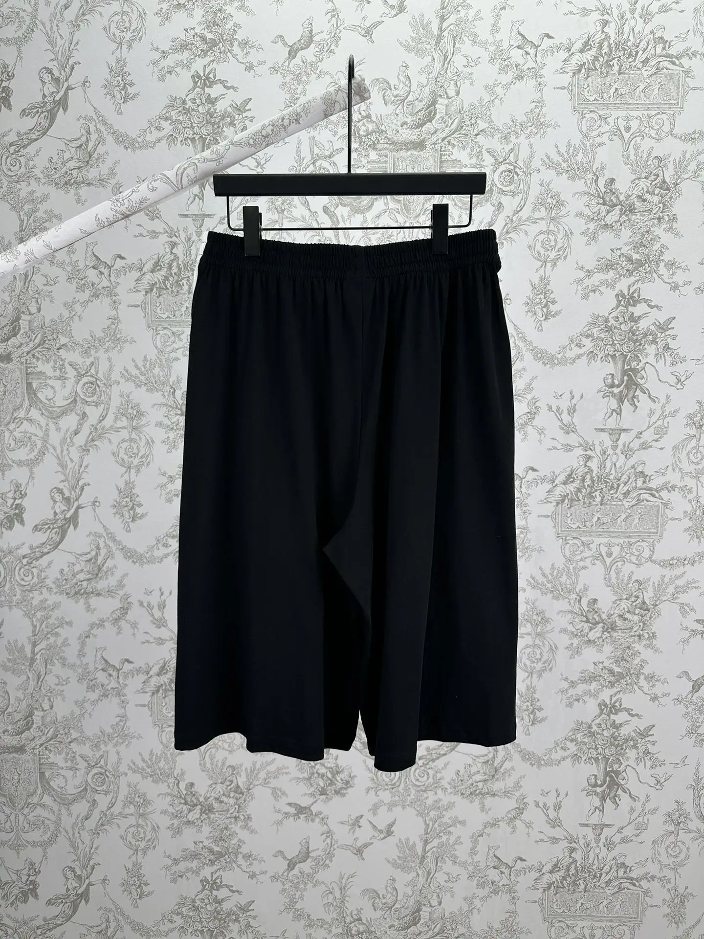 Balenciaga x NBA Logo Embroidered Tracksuit Shorts D27014397 — view 2