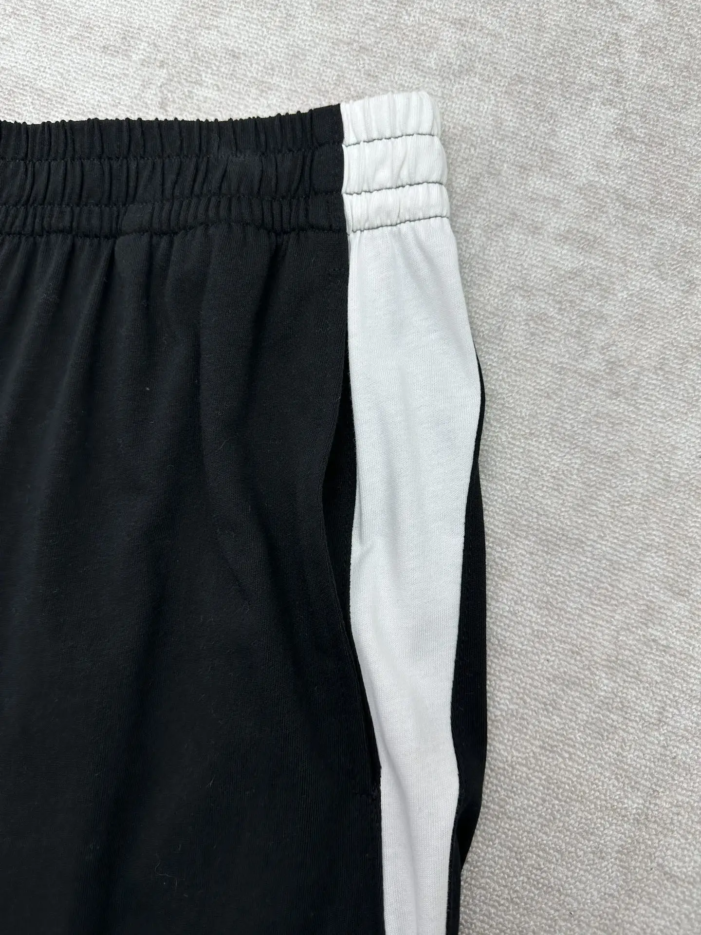 Balenciaga x NBA Logo Embroidered Tracksuit Shorts D27014397 — view 5