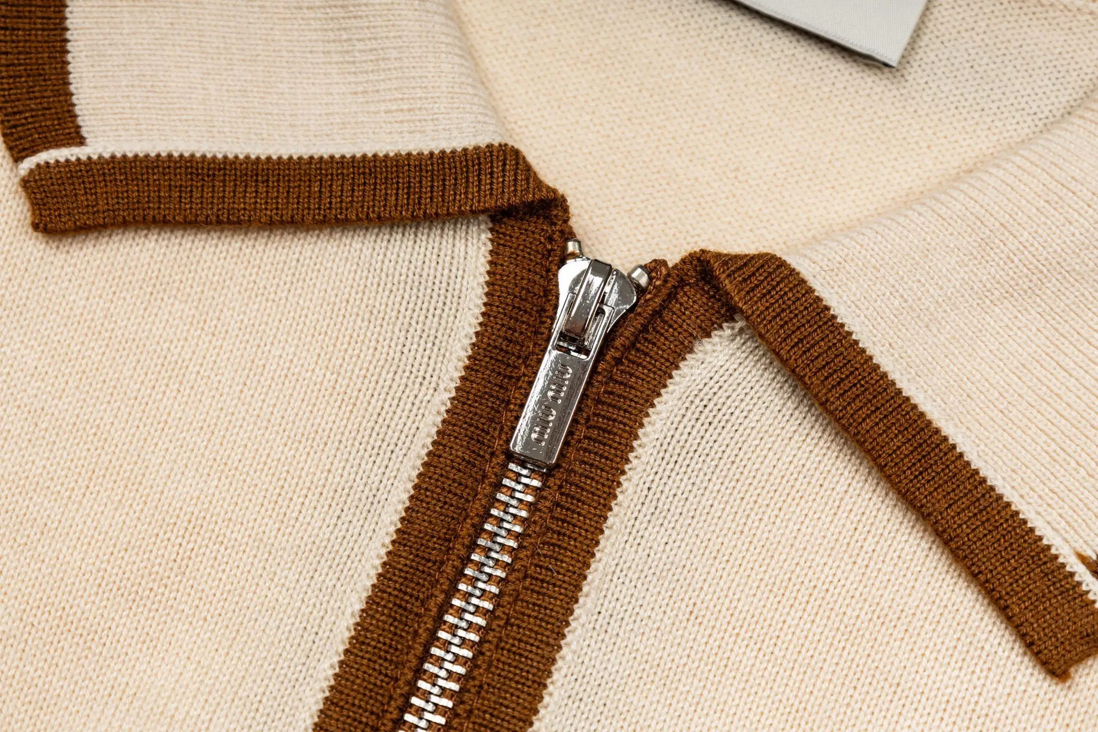 Contrast-Trim Zip-Up Knit Cardigan D27022342 — view 4