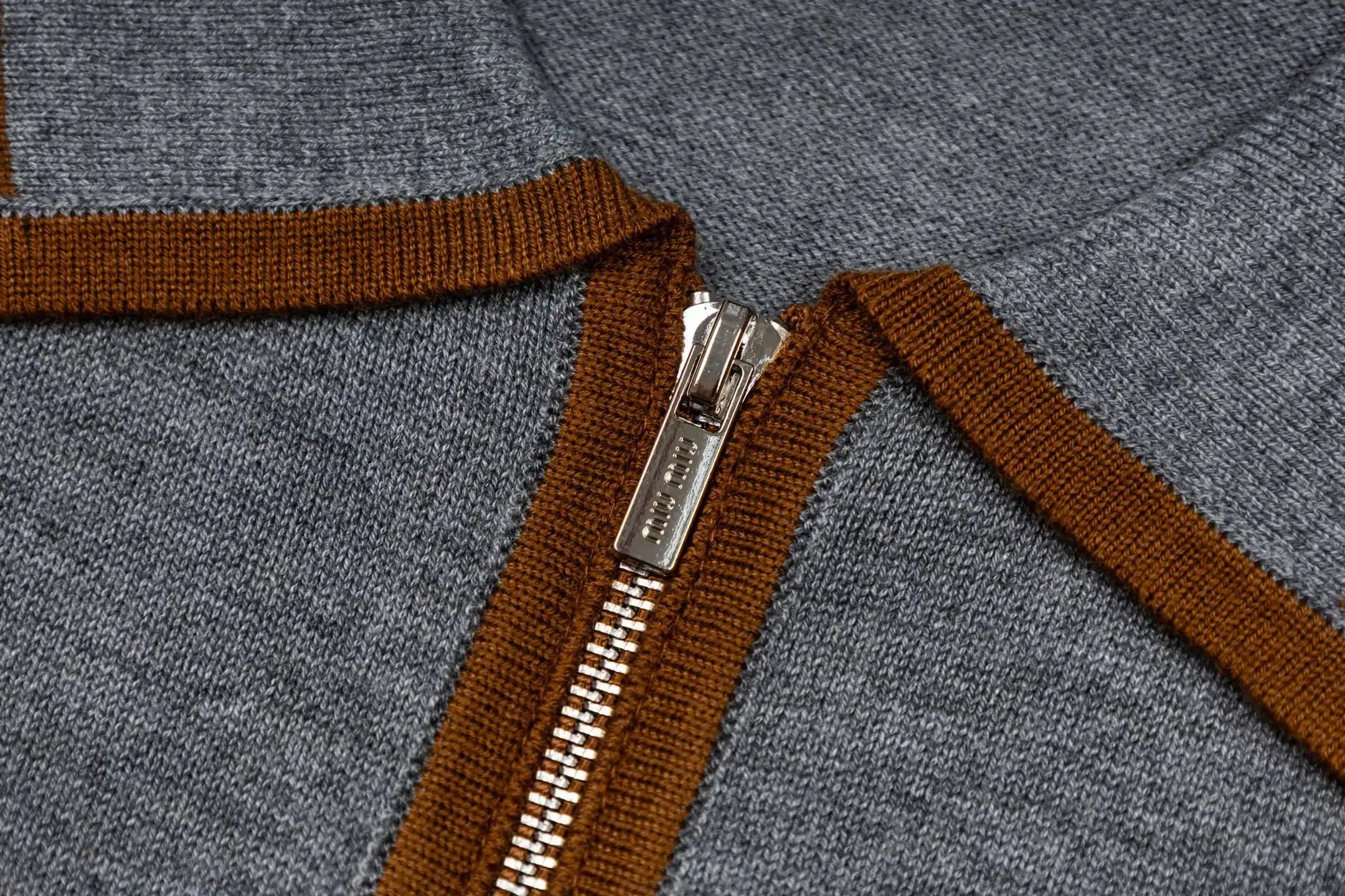 Contrast-Trim Zip-Up Knit Cardigan D27022343 — view 4