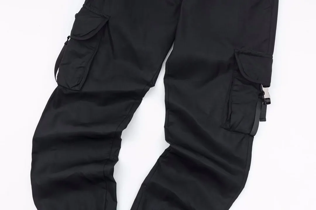 Logo-Appliquéd Re-Nylon Cargo Trousers D27013447 — view 4