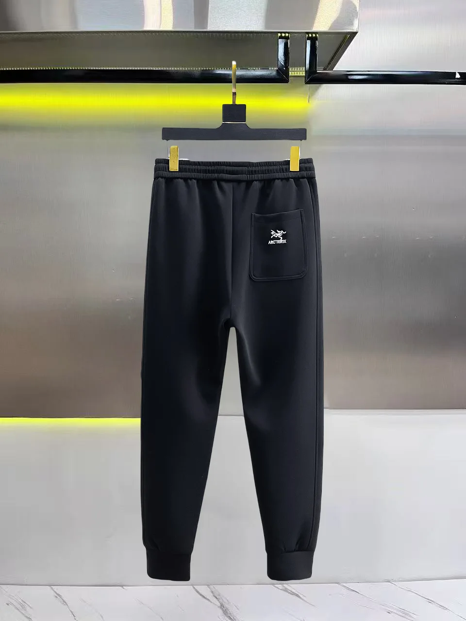 Logo-Embroidered Tapered Sweatpants D28014825