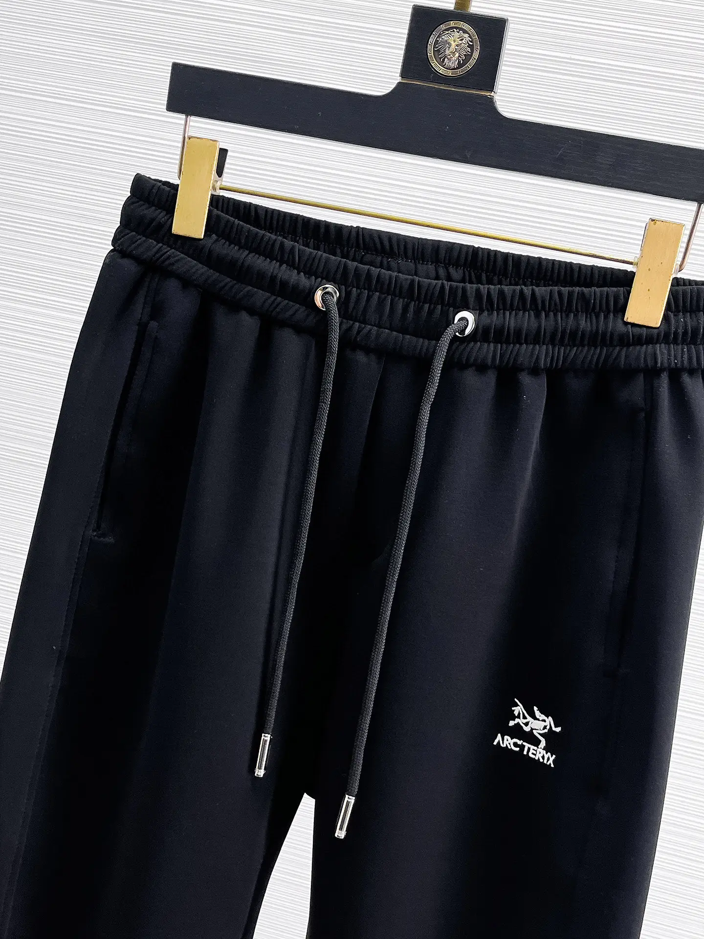Logo-Embroidered Tapered Sweatpants D28014825 — view 3
