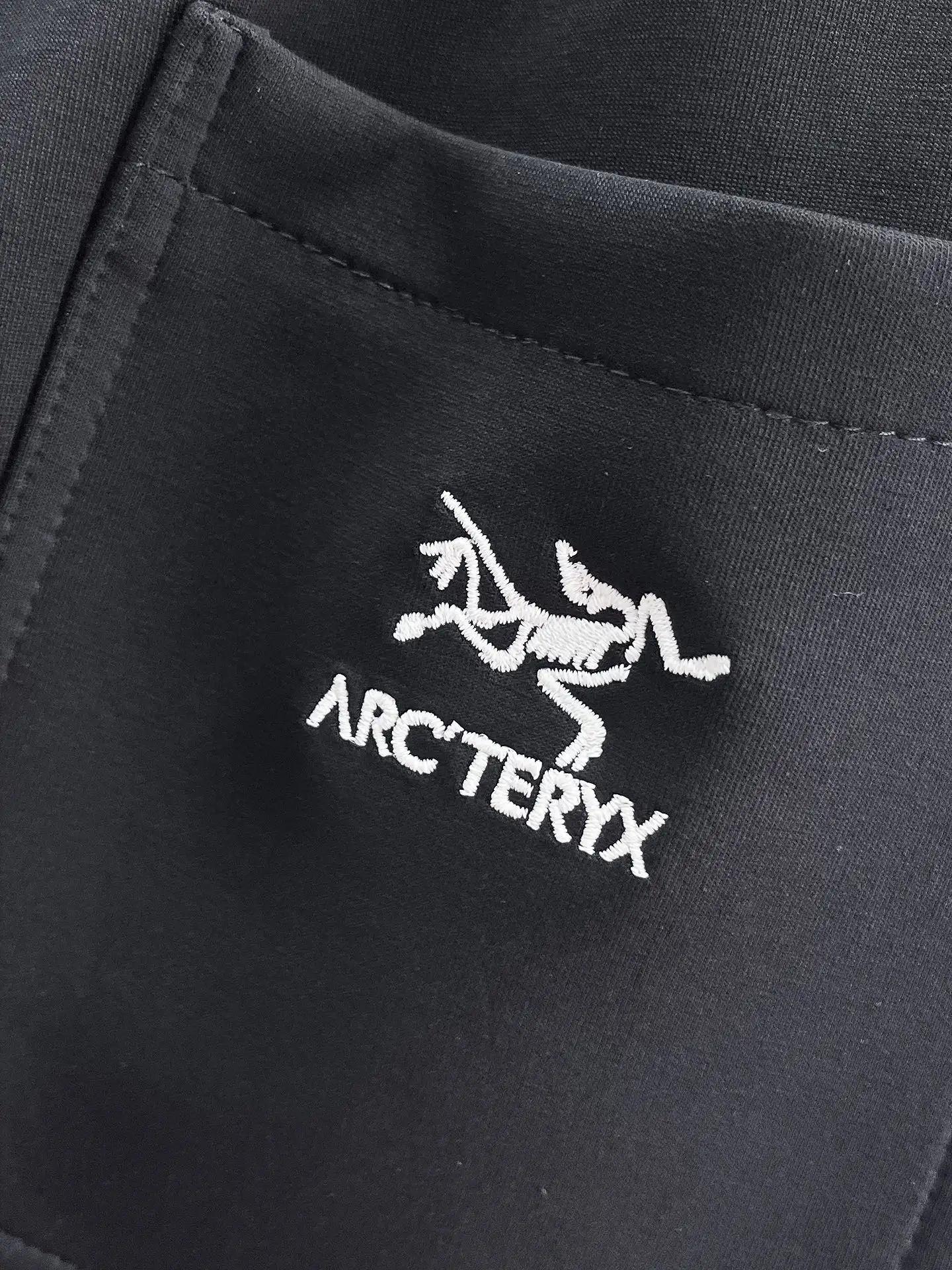 Logo-Embroidered Tapered Sweatpants D28014825 — view 5