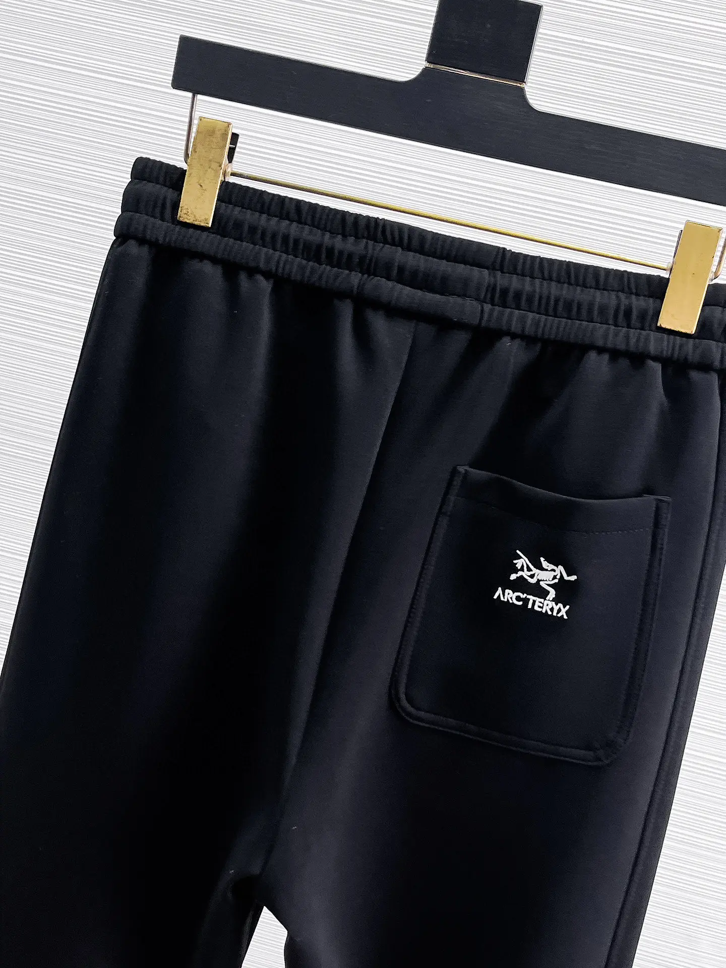 Logo-Embroidered Tapered Sweatpants D28014825 — view 8