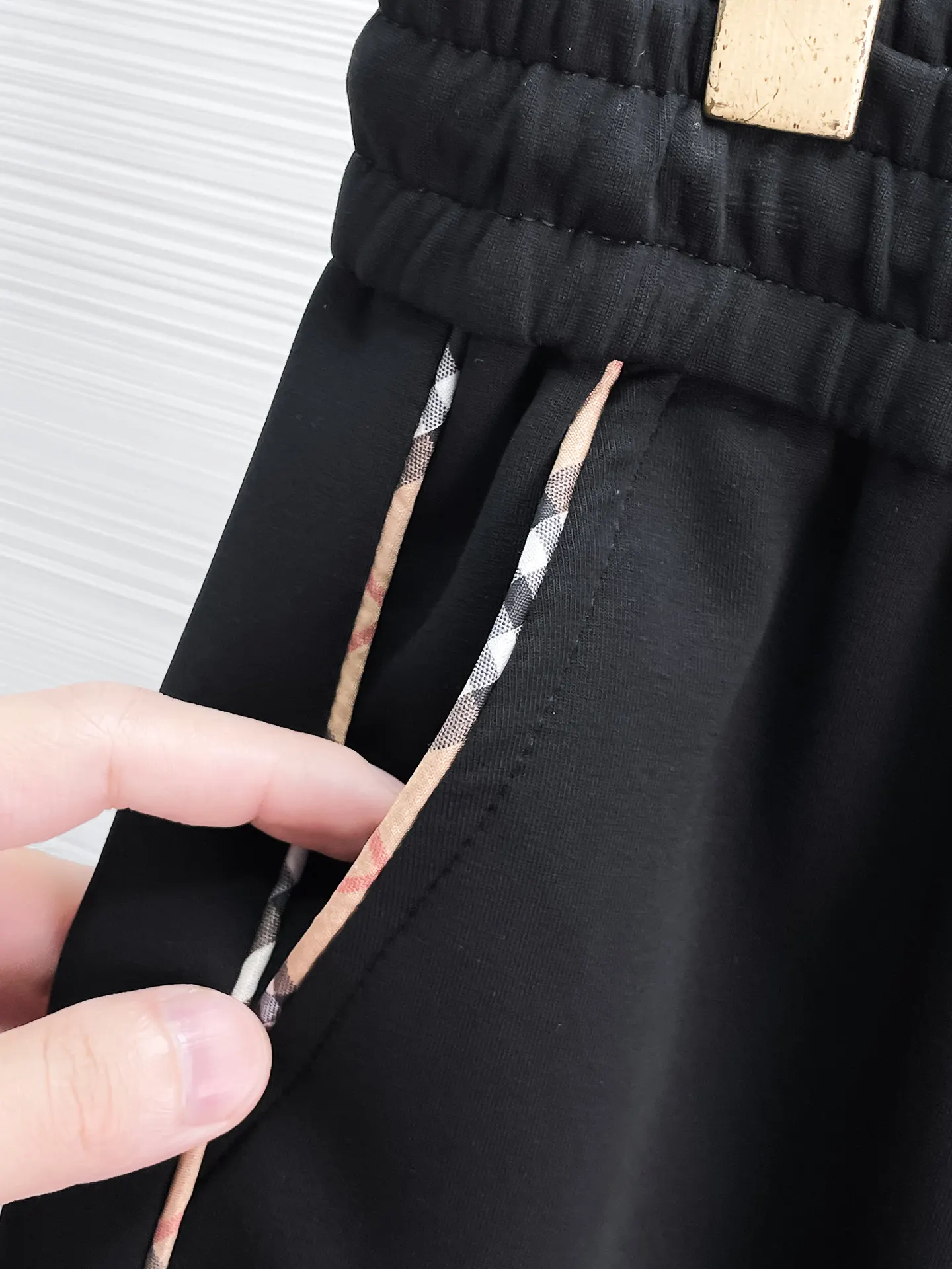 Logo-Embroidered Check-Trim Sweatpants D28014821 — view 7
