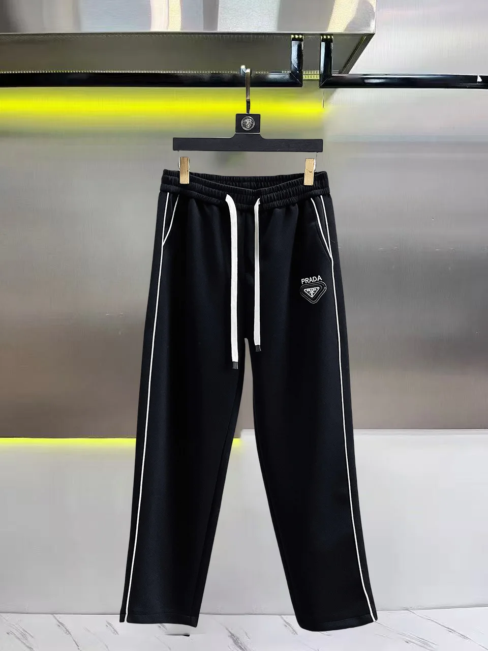 Logo-Appliquéd Tapered Sweatpants D28014823