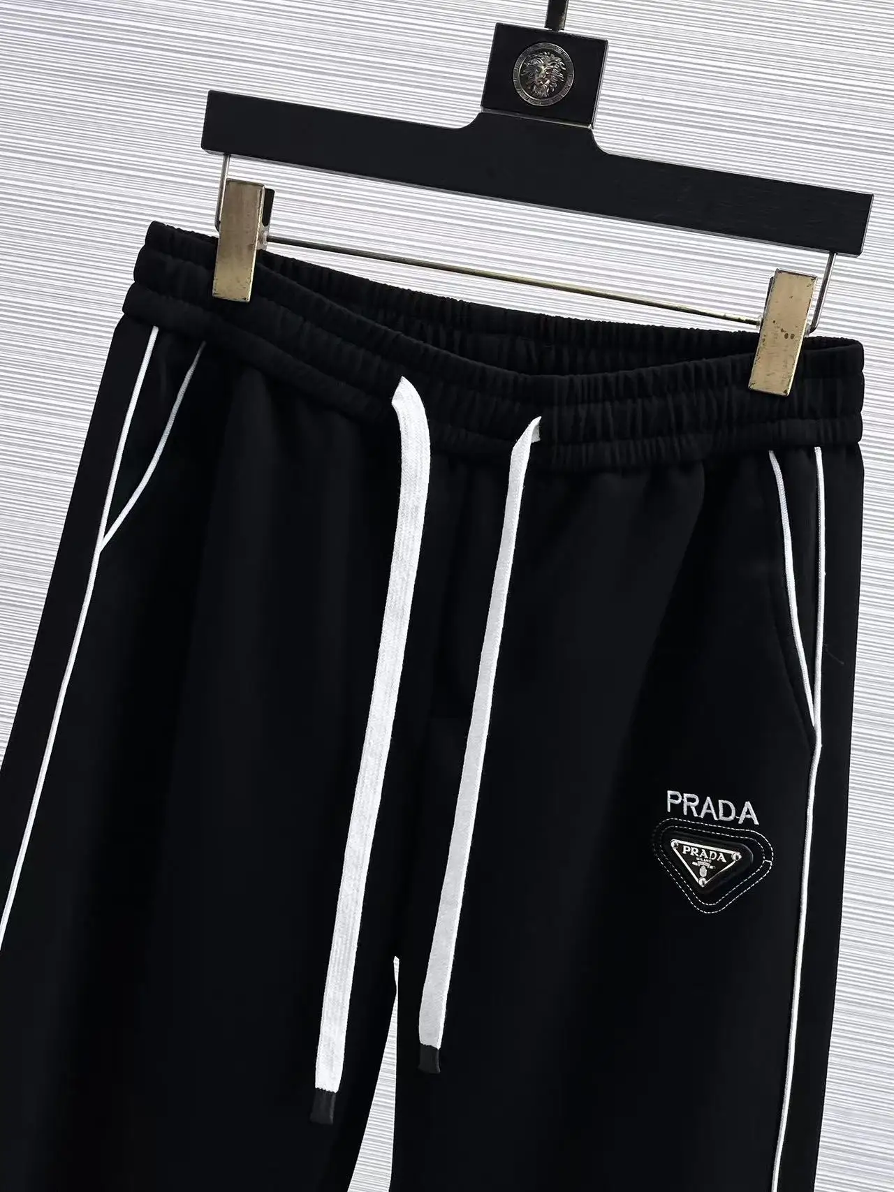 Logo-Appliquéd Tapered Sweatpants D28014823 — view 4
