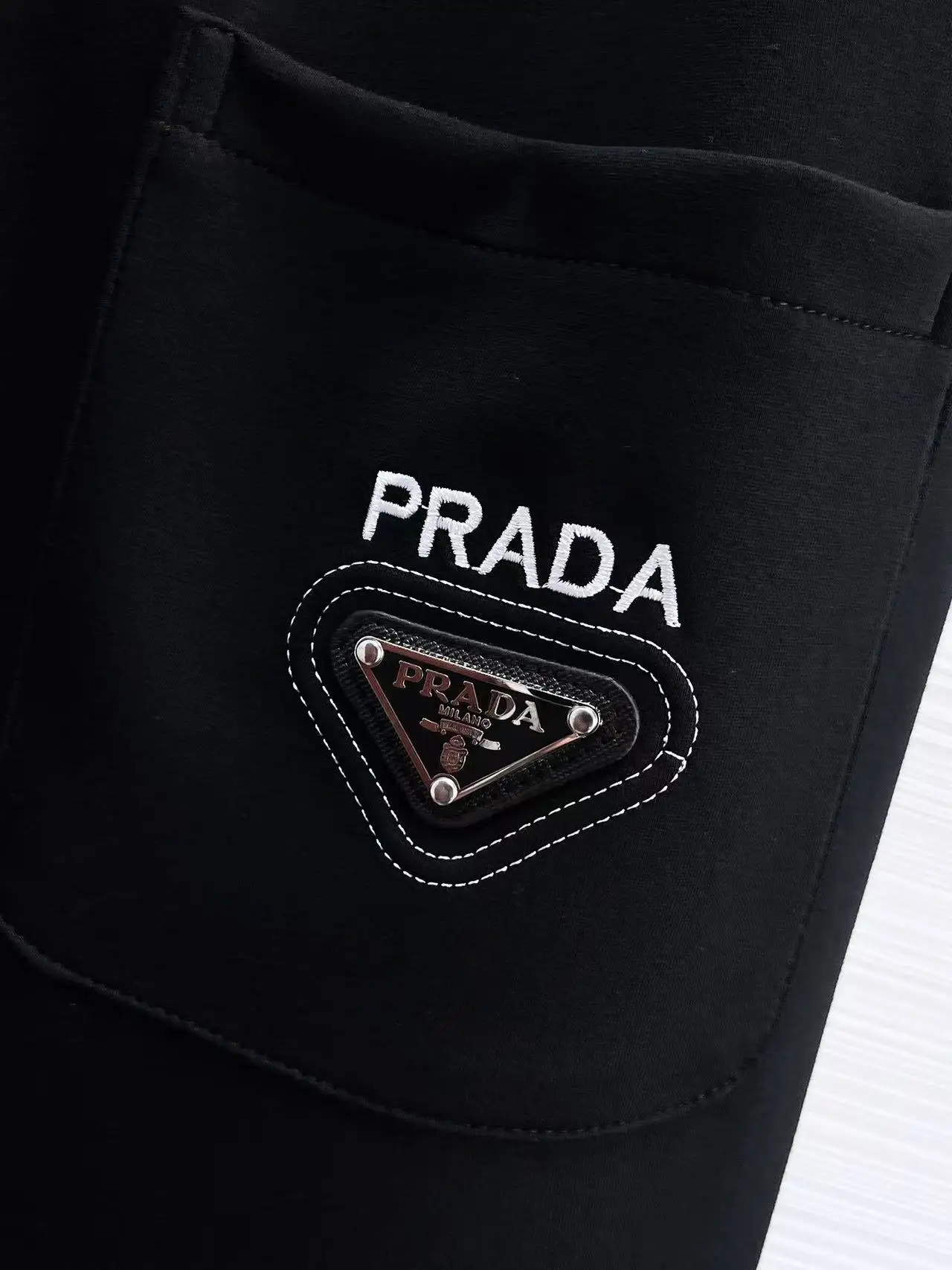 Logo-Appliquéd Tapered Sweatpants D28014823 — view 5