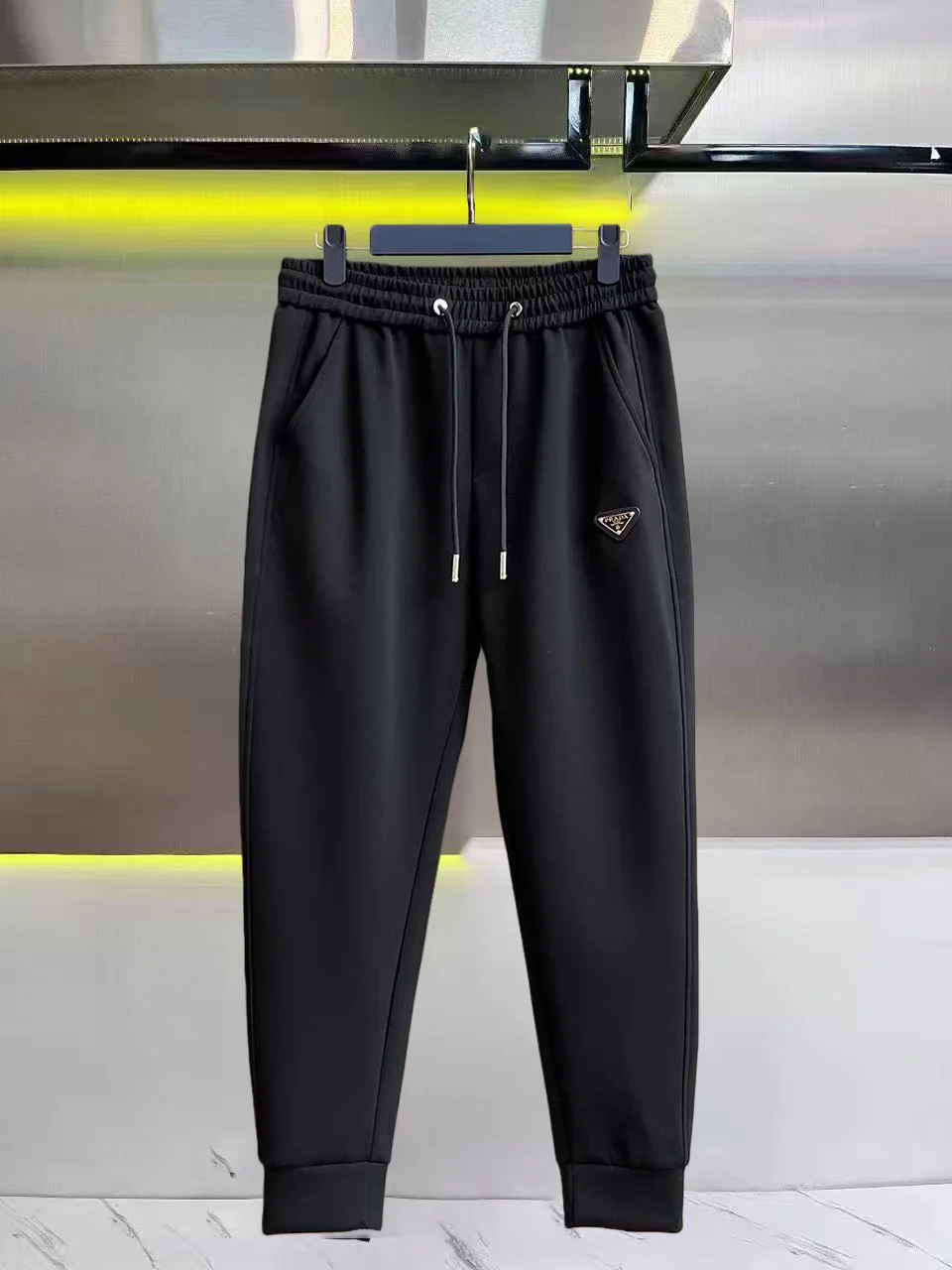 Logo-Appliquéd Tapered Sweatpants D28014818