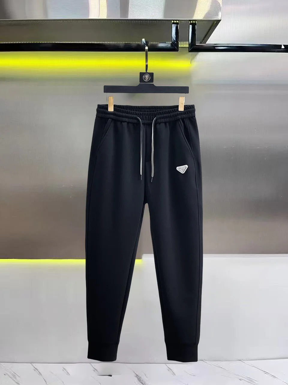 Logo-Appliqué Tapered Sweatpants D28014831