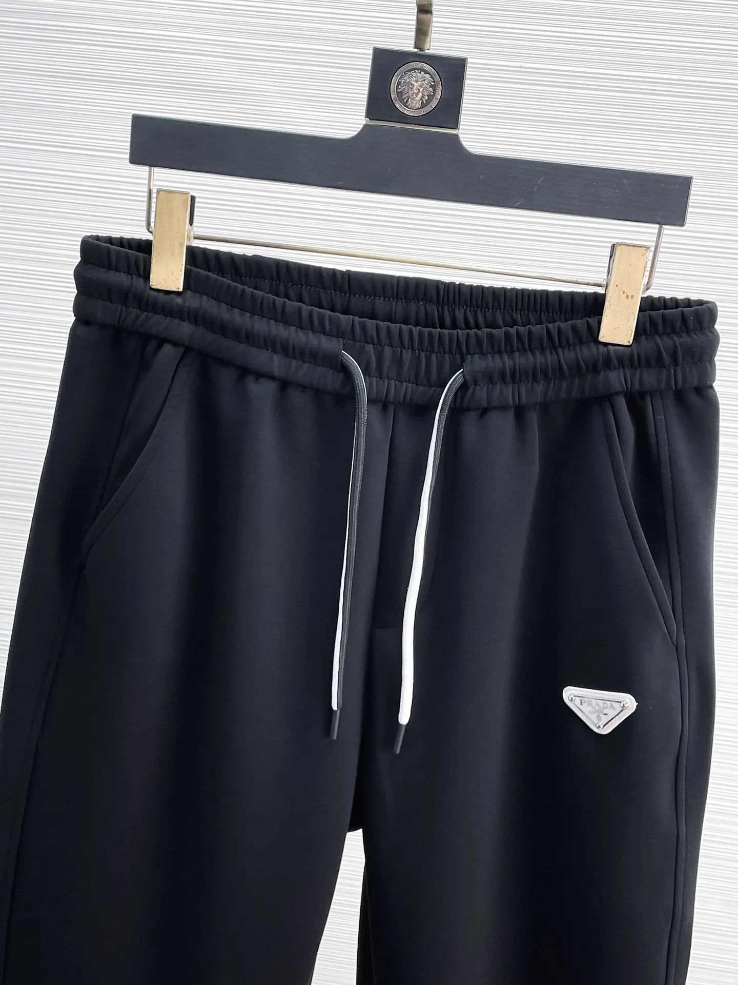 Logo-Appliqué Tapered Sweatpants D28014831 — view 3
