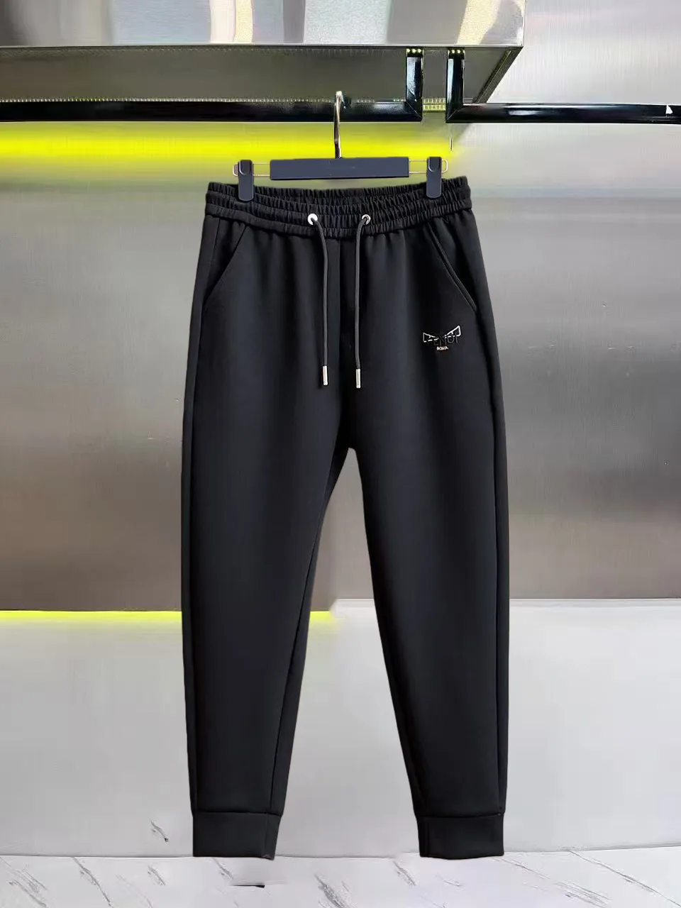 Logo-Embroidered Tapered Sweatpants D28014819