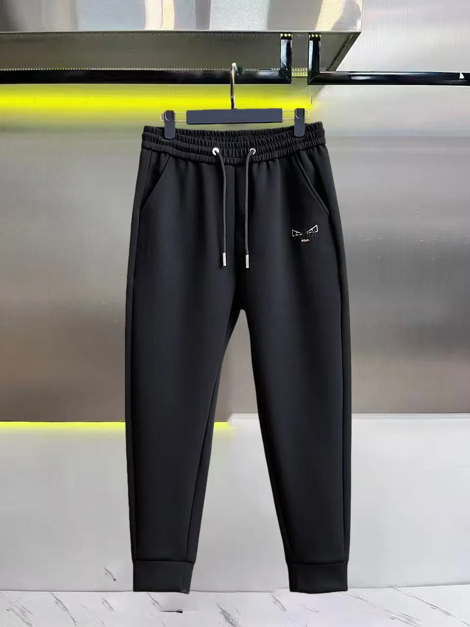 Logo-Embroidered Tapered Sweatpants D28014819