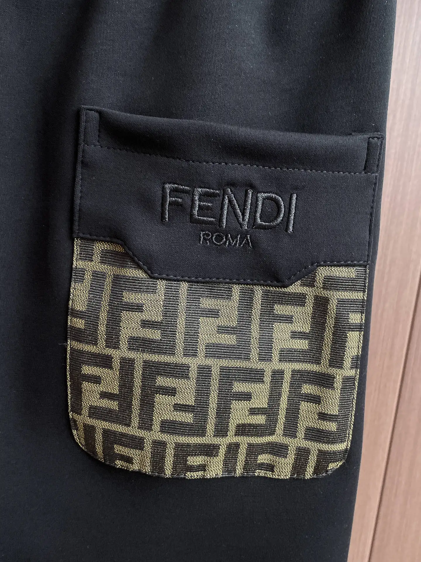Logo-Embroidered Tapered Sweatpants D28014819 — view 4