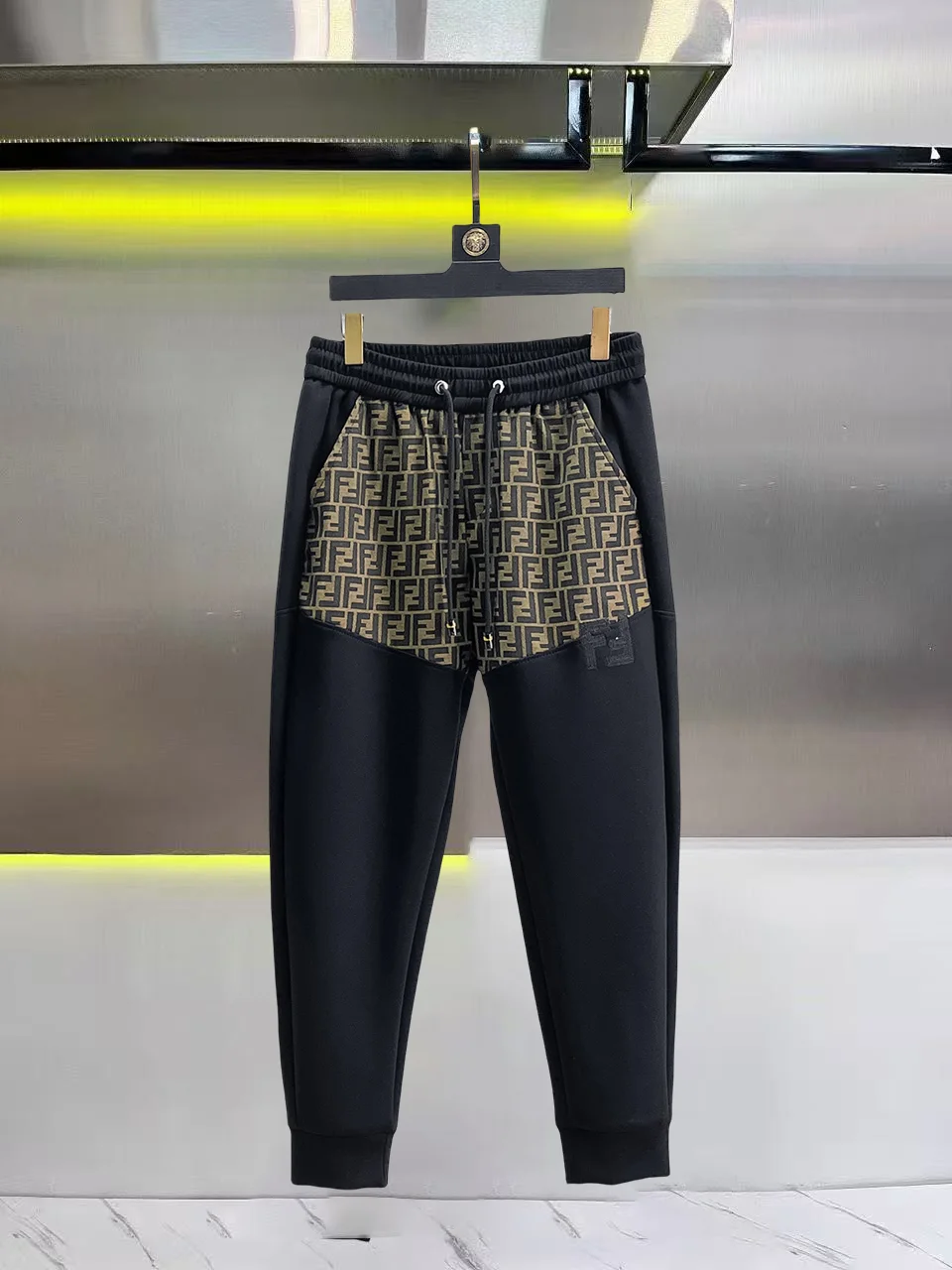 Logo-Panelled Tapered Sweatpants D28014827