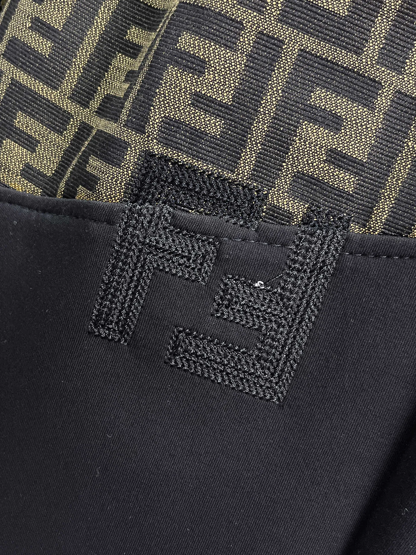 Logo-Panelled Tapered Sweatpants D28014827 — view 4