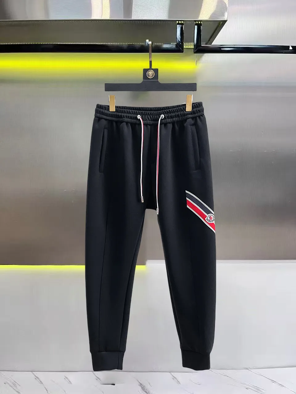 Logo-Appliqué Tapered Sweatpants D28014832