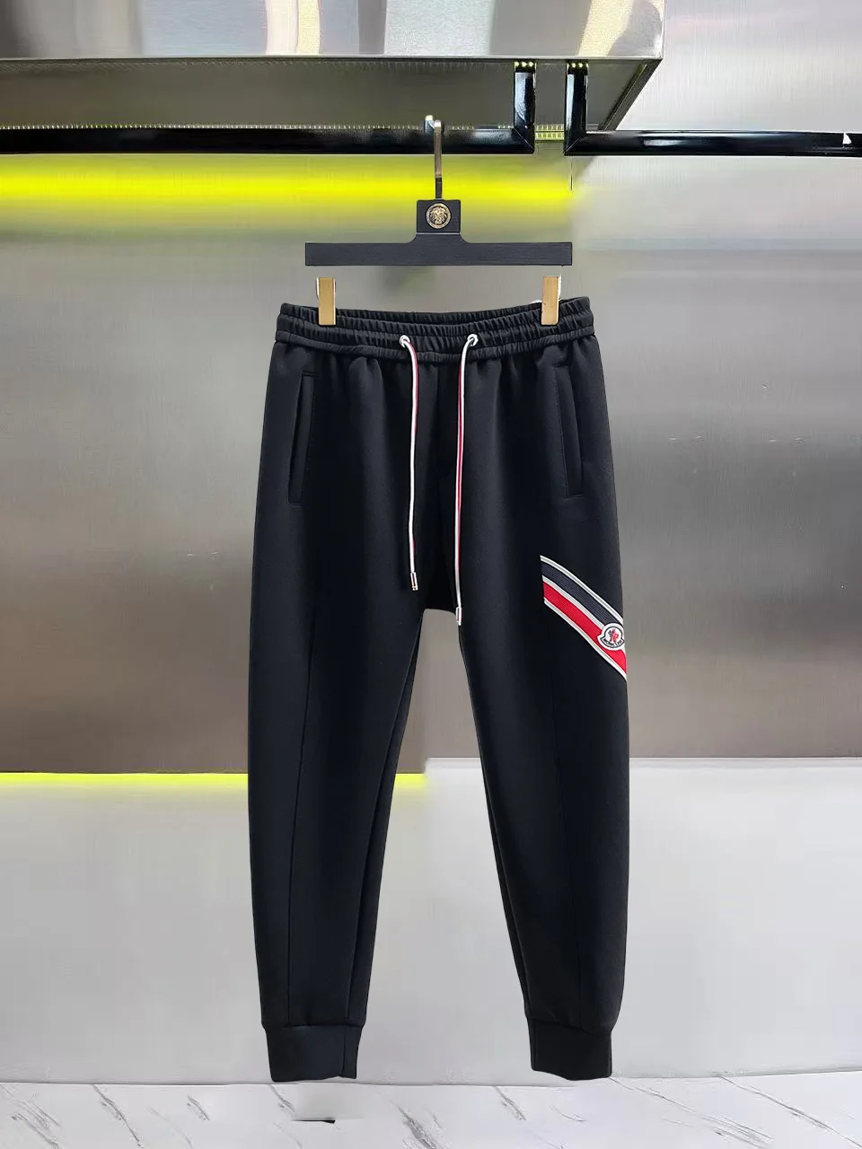 Logo-Appliqué Tapered Sweatpants D28014832
