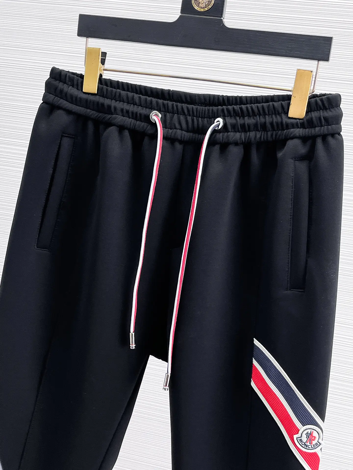 Logo-Appliqué Tapered Sweatpants D28014832 — view 3