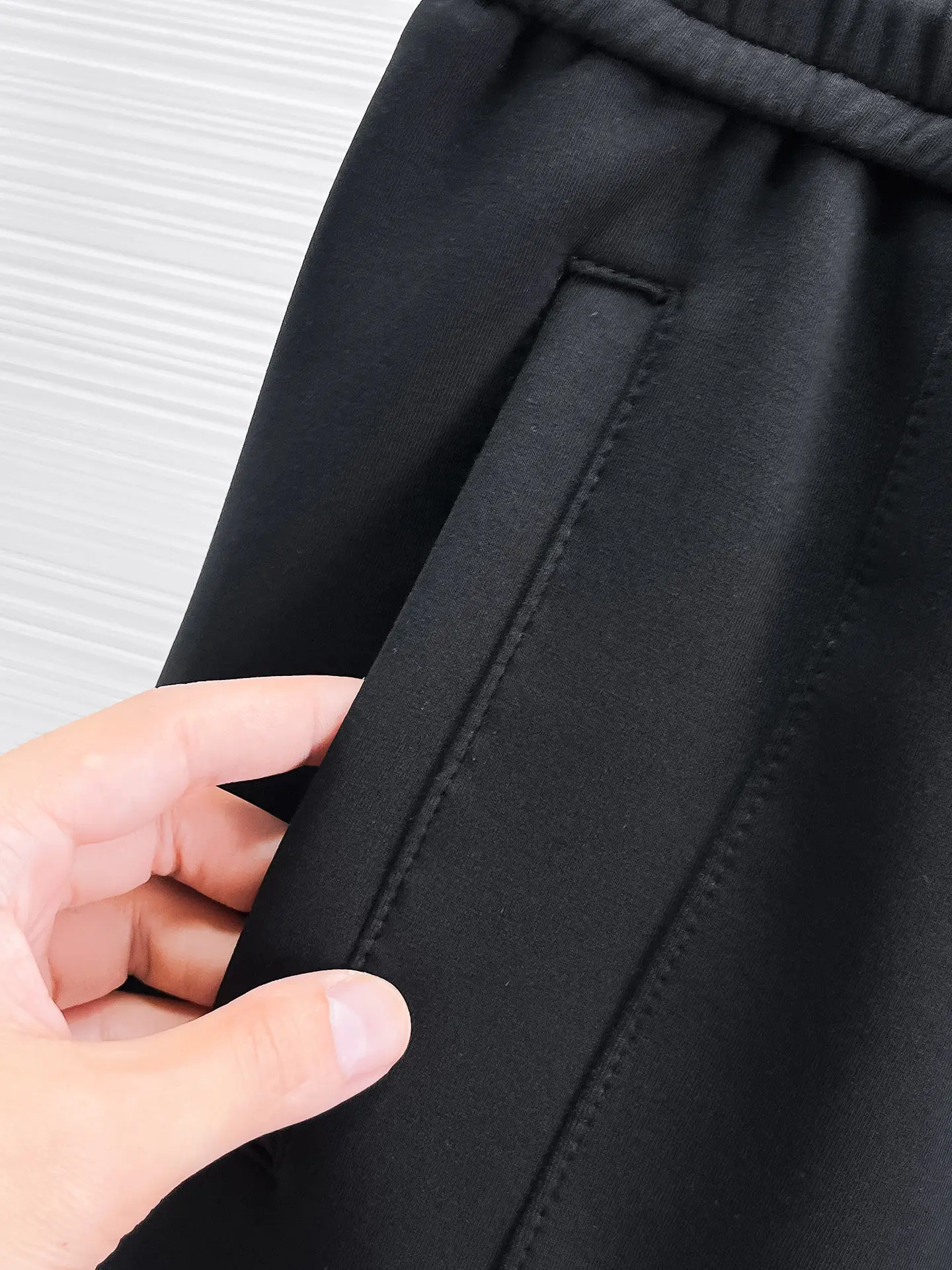 Logo-Appliqué Tapered Sweatpants D28014832 — view 6