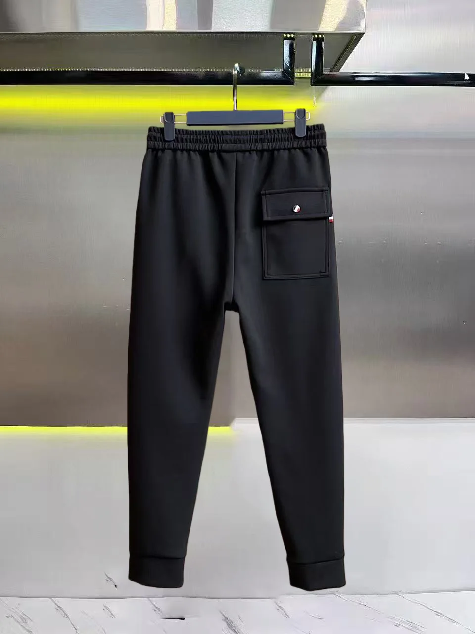 Logo-Appliqué Tapered Sweatpants D28014820 — view 2