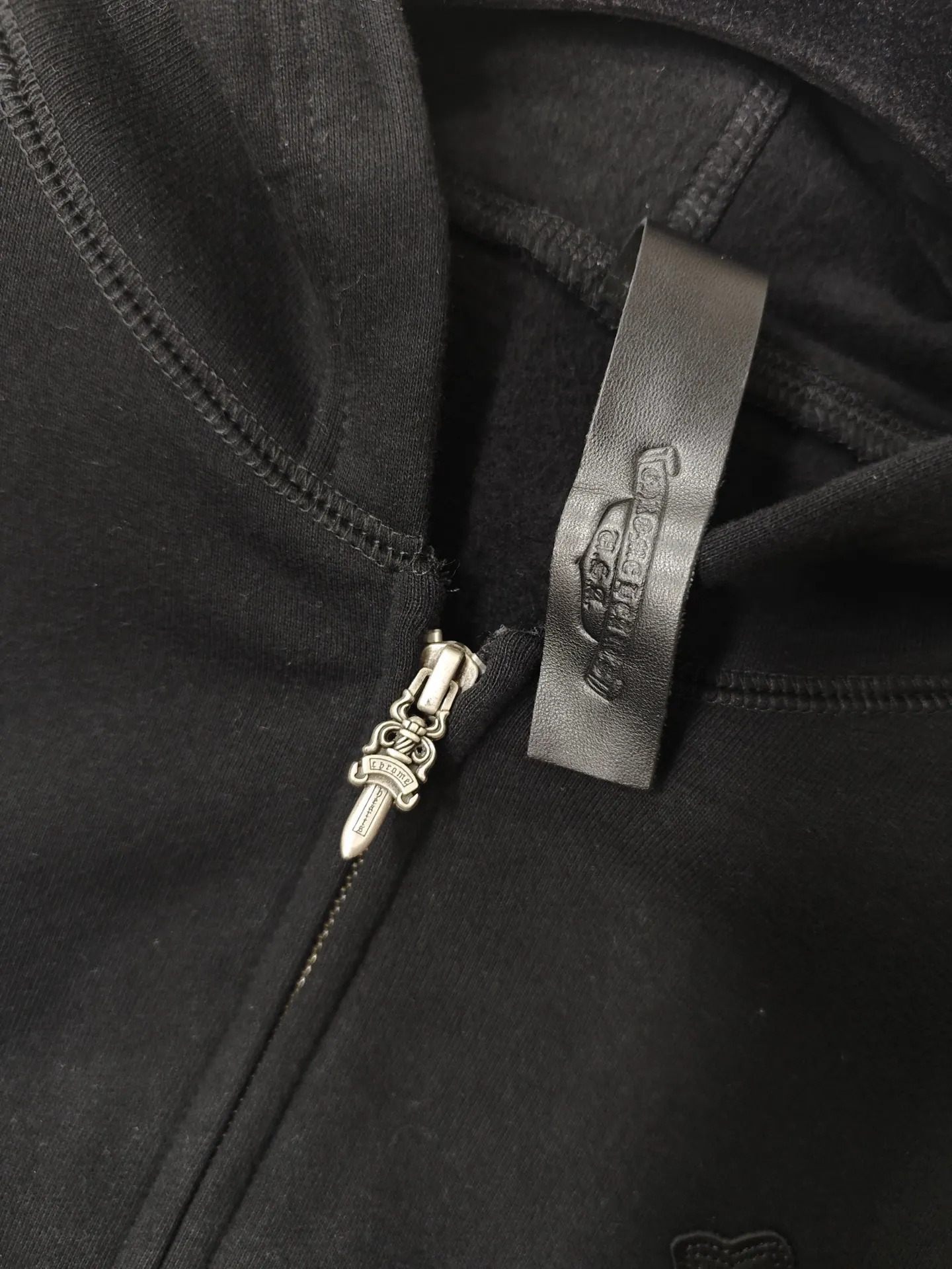 Leather-Trimmed Cross Patch Zip-Up Hoodie D28020297 — view 7