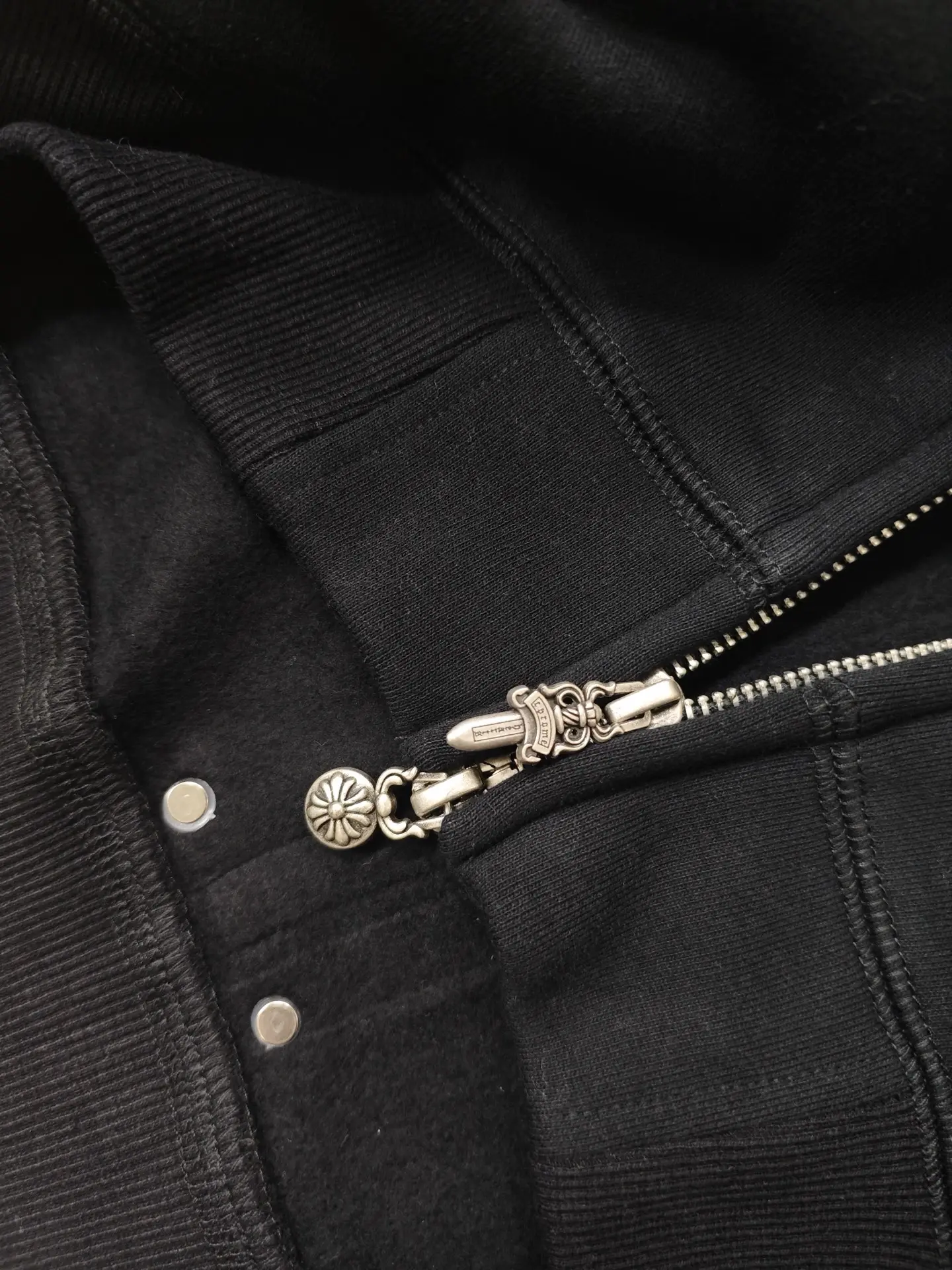 Leather-Trimmed Cross Patch Zip-Up Hoodie D28020297 — view 8