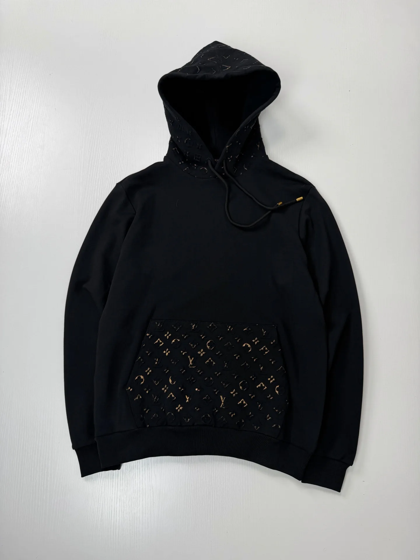 Monogram Embossed Foil-Print Hoodie D28021972 — view 3