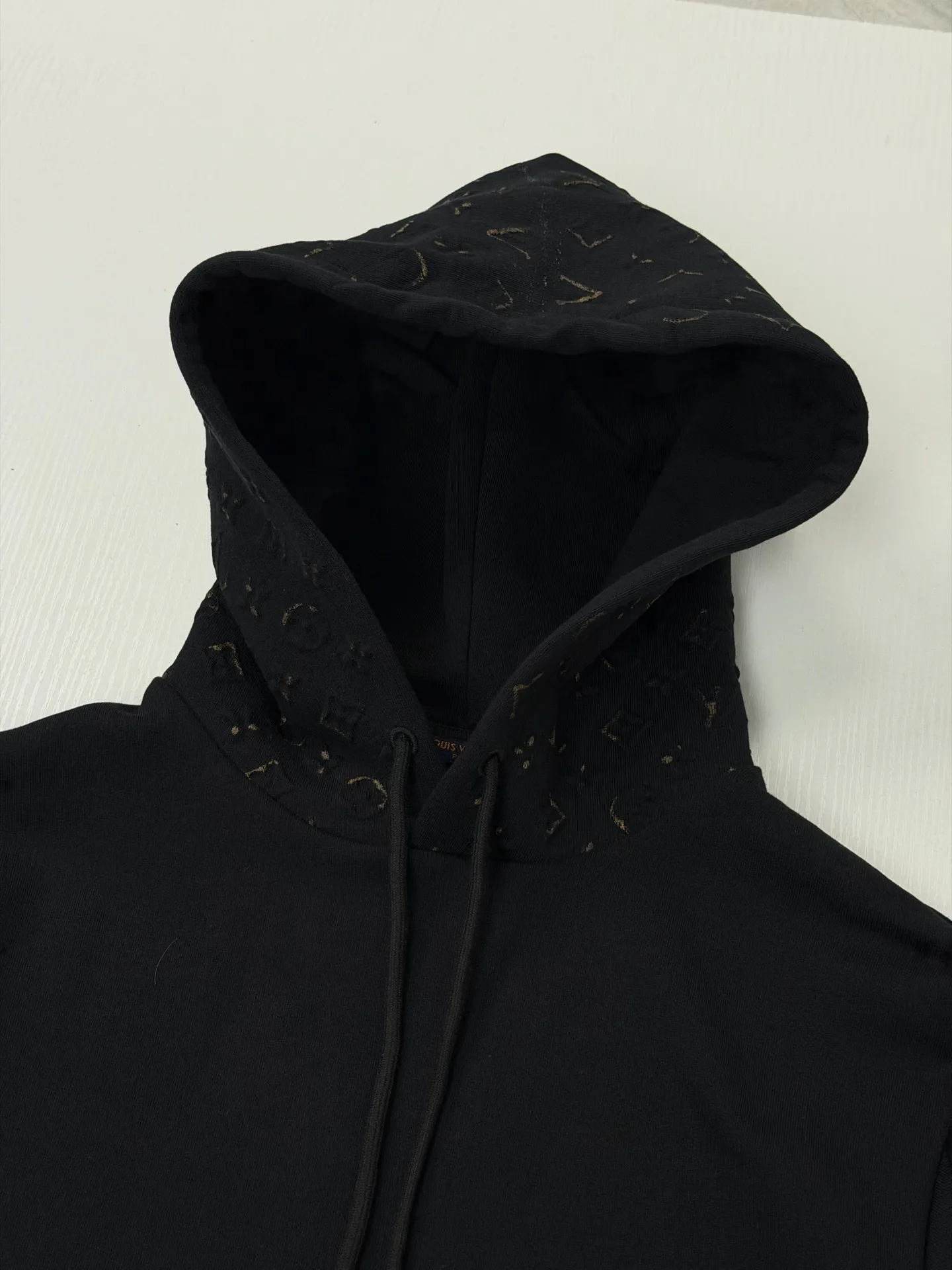 Monogram Embossed Foil-Print Hoodie D28021972 — view 4