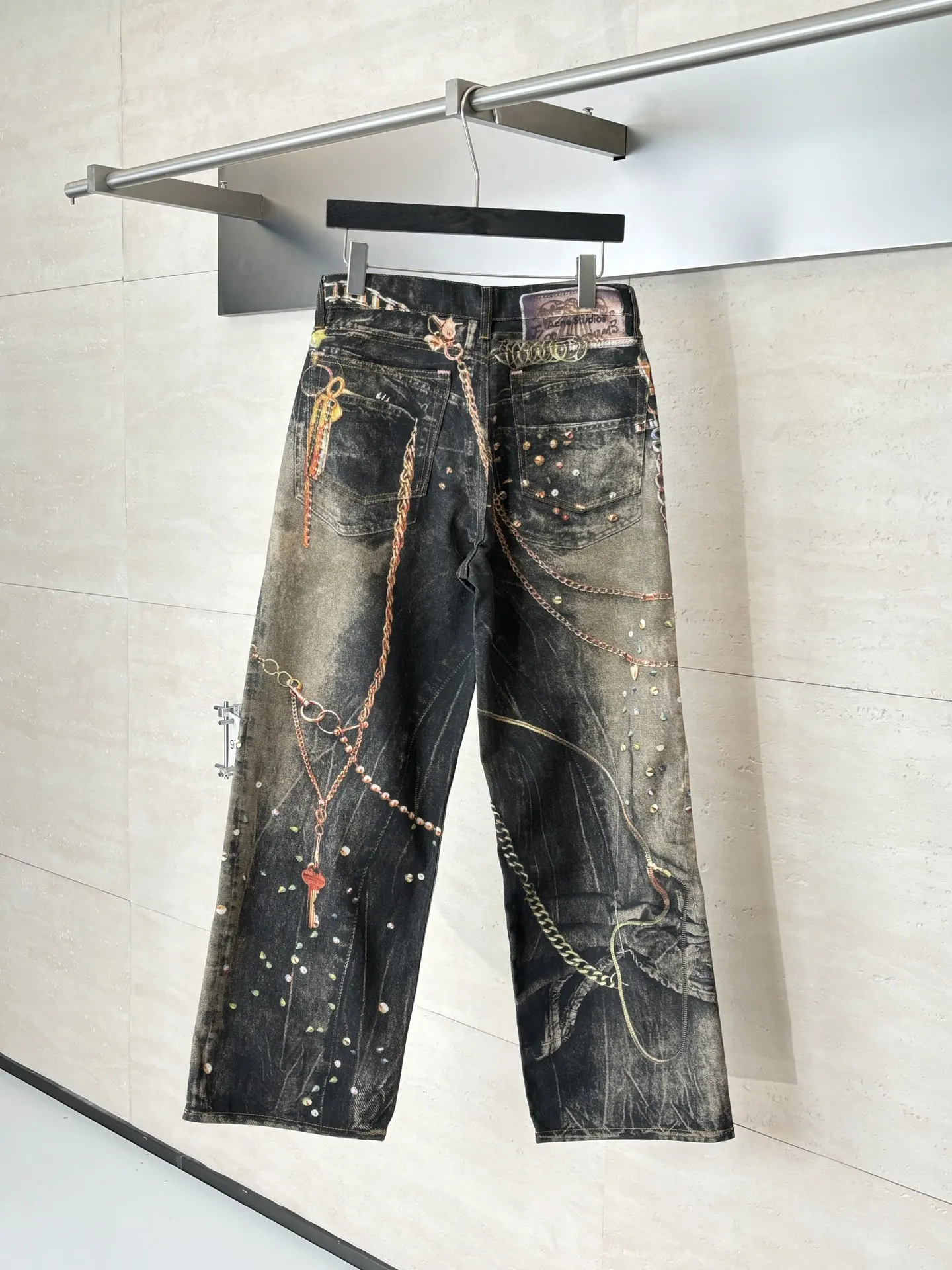 Trompe L'oeil Chain-Print Distressed Jeans D28018621 — view 2