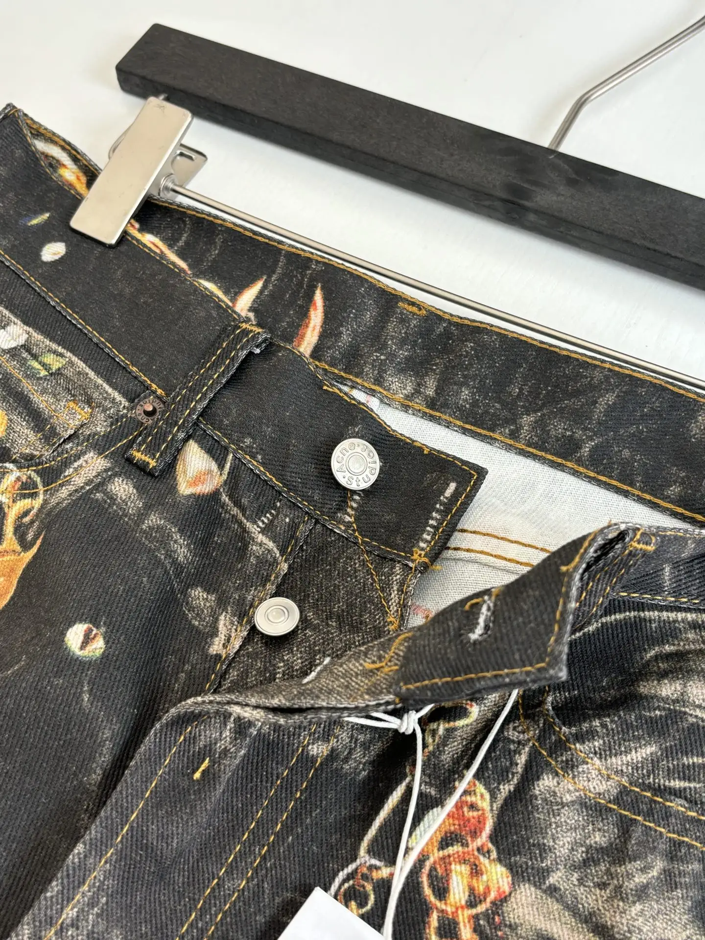 Trompe L'oeil Chain-Print Distressed Jeans D28018621 — view 5