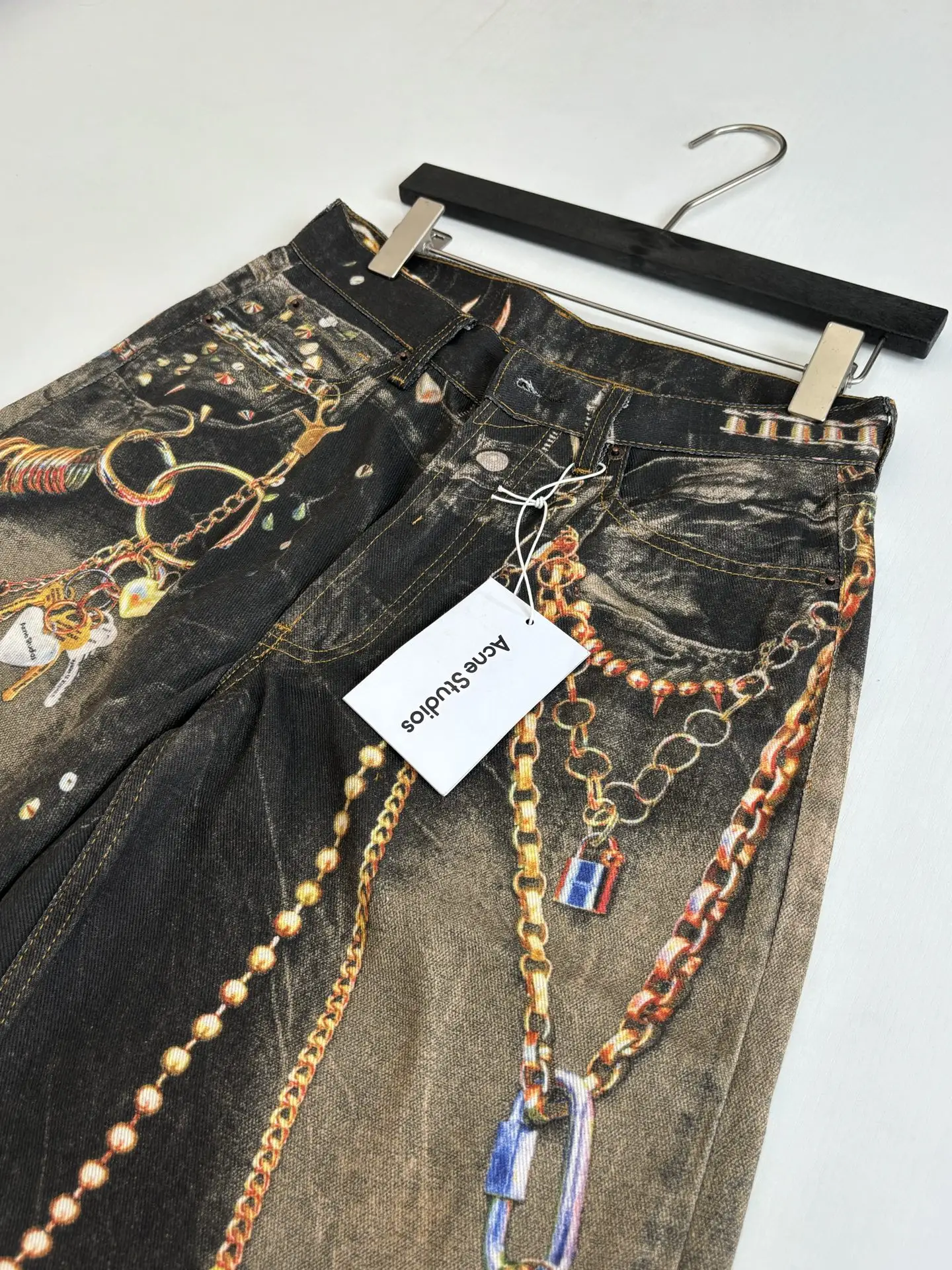 Trompe L'oeil Chain-Print Distressed Jeans D28018621 — view 6