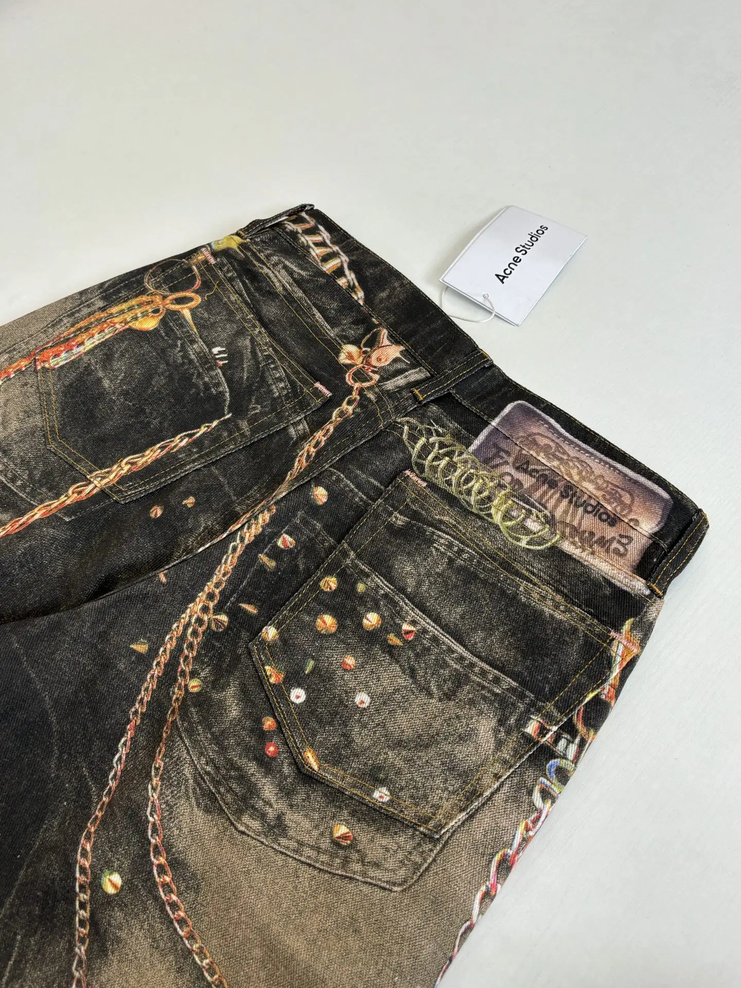 Trompe L'oeil Chain-Print Distressed Jeans D28018621 — view 9