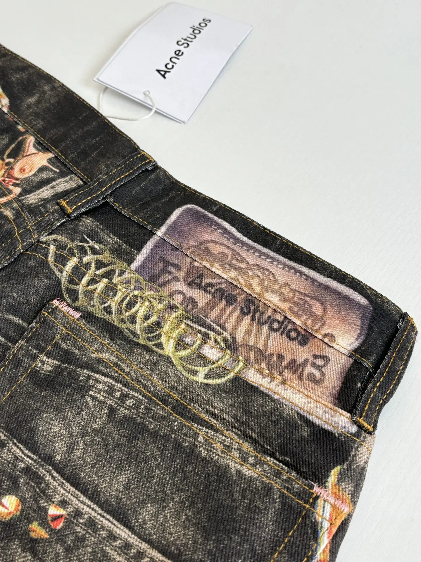 Trompe L'oeil Chain-Print Distressed Jeans D28018621 — view 10