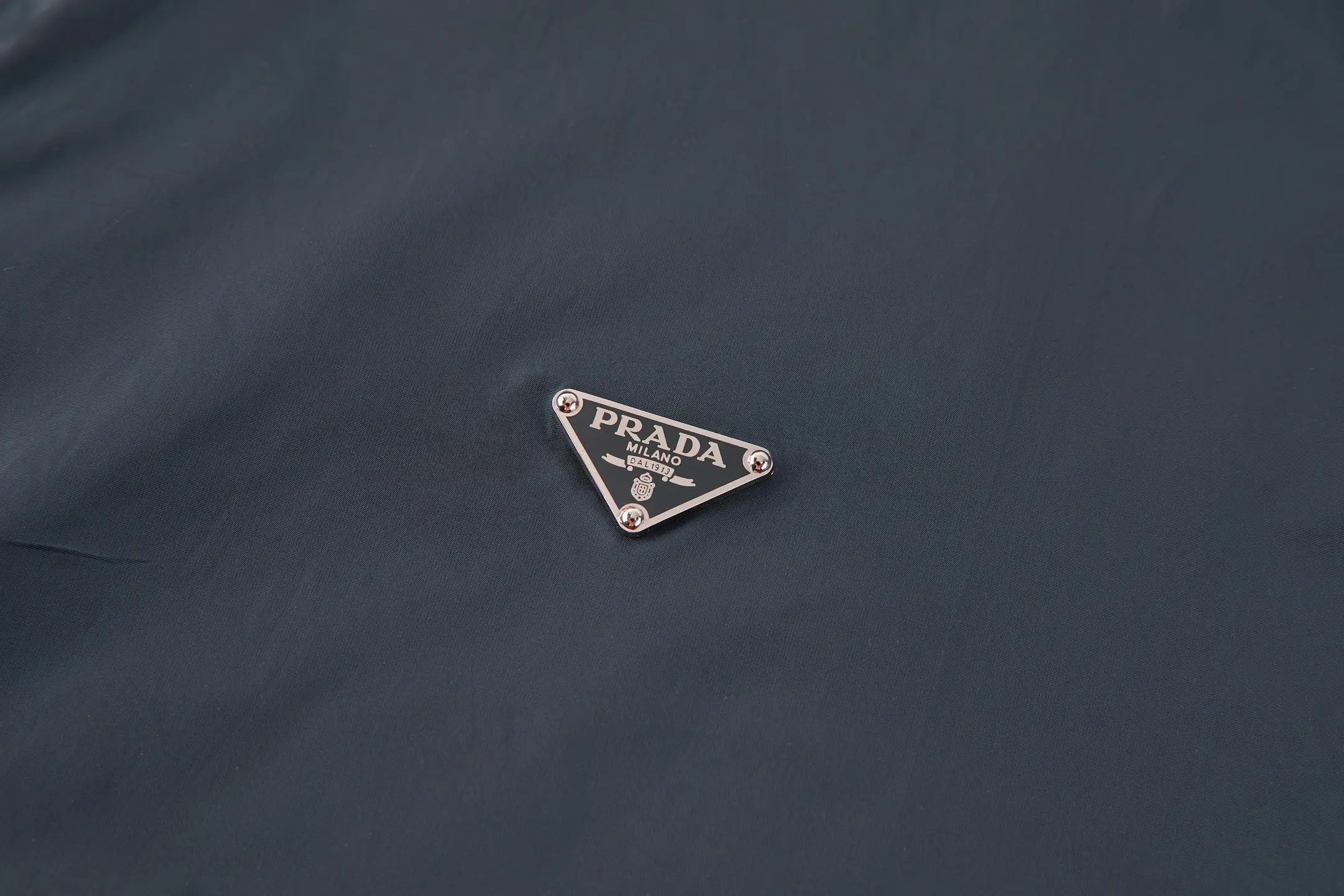 Logo-Badge Re-Nylon Zip-Up Shirt Jacket D28022382 — view 4
