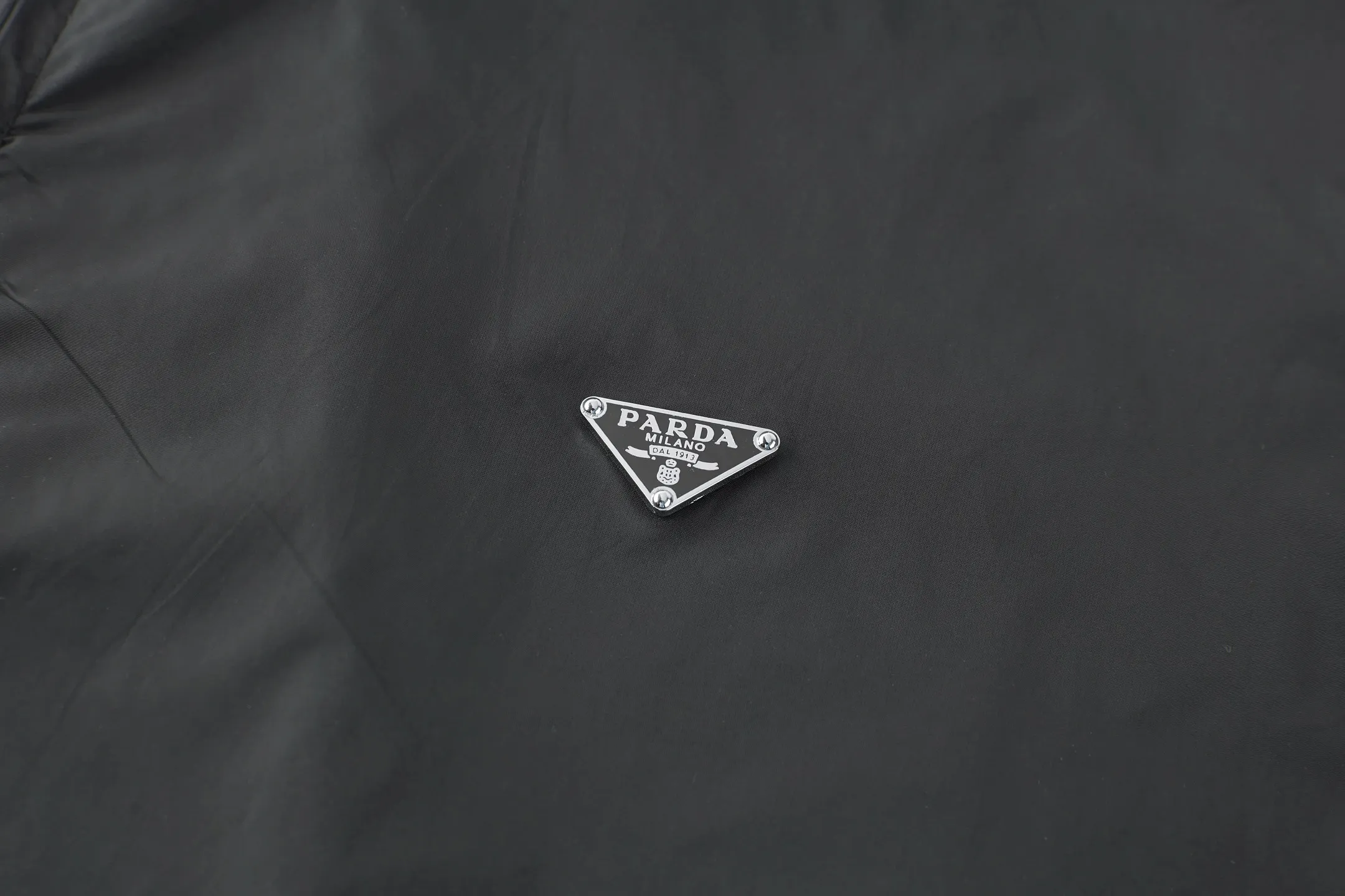 Logo-Plaque Re-Nylon Zip-Up Shirt Jacket D28022383 — view 4