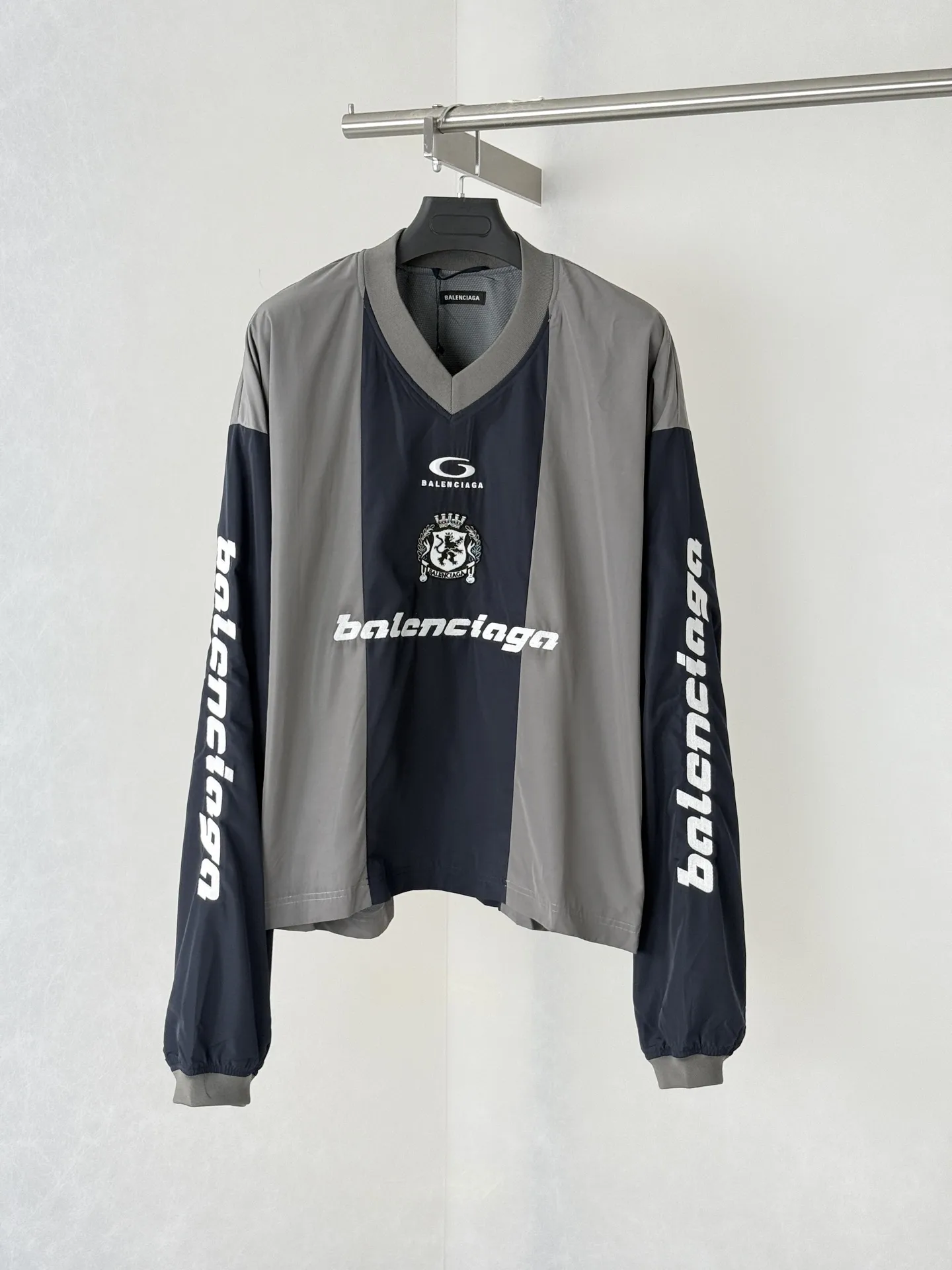 Logo-Embroidered Paneled V-Neck Football Jersey D28522001